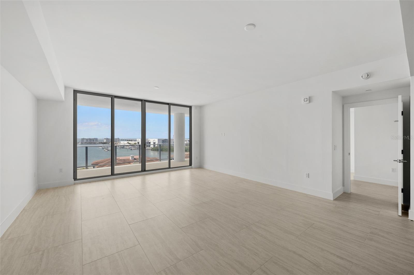 WESTSHORE YACHT CLUB, AQUA TOWER - Residential