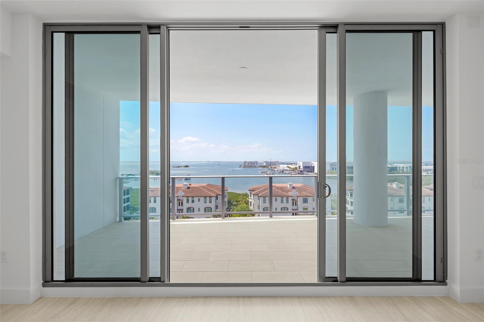 WESTSHORE YACHT CLUB, AQUA TOWER - Residential