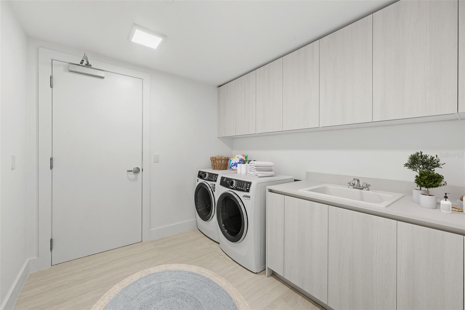 WESTSHORE YACHT CLUB AQUA TOWER - Residential