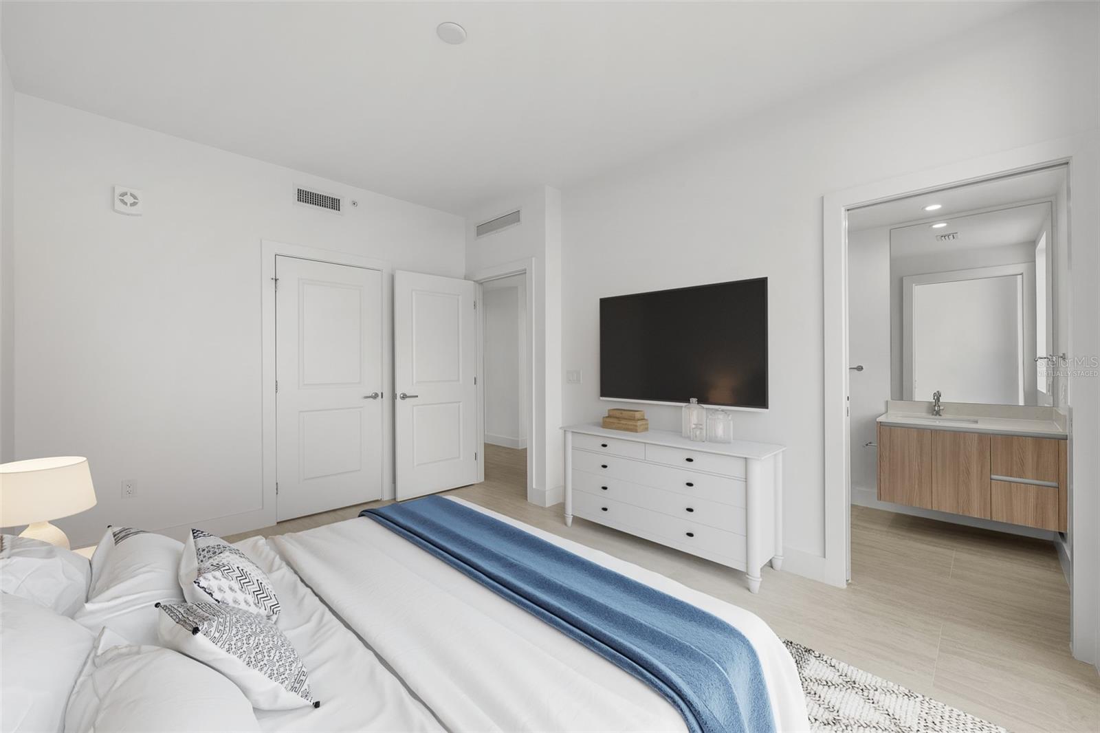 WESTSHORE YACHT CLUB AQUA TOWER - Residential