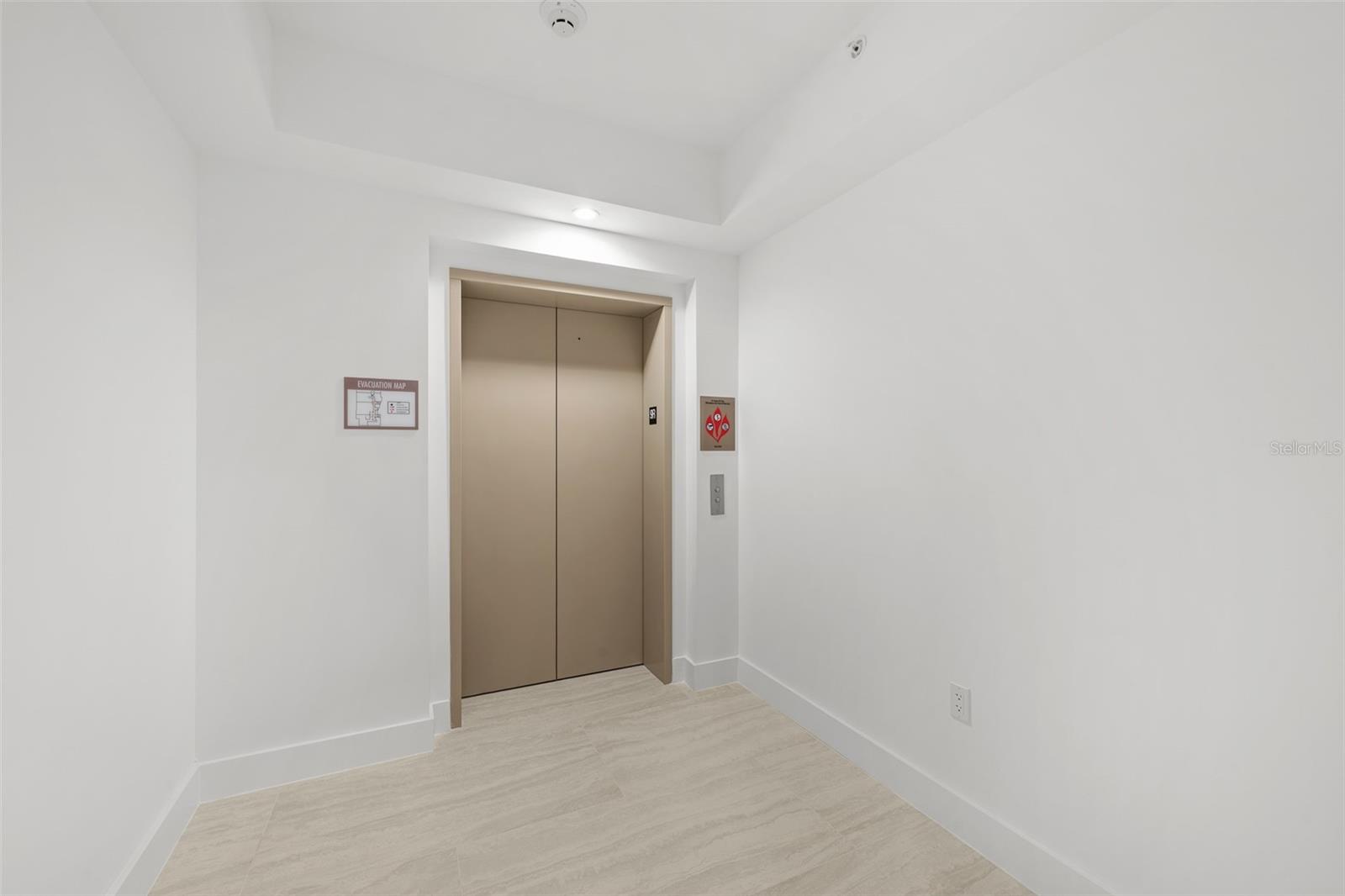 WESTSHORE YACHT CLUB, AQUA TOWER - Residential
