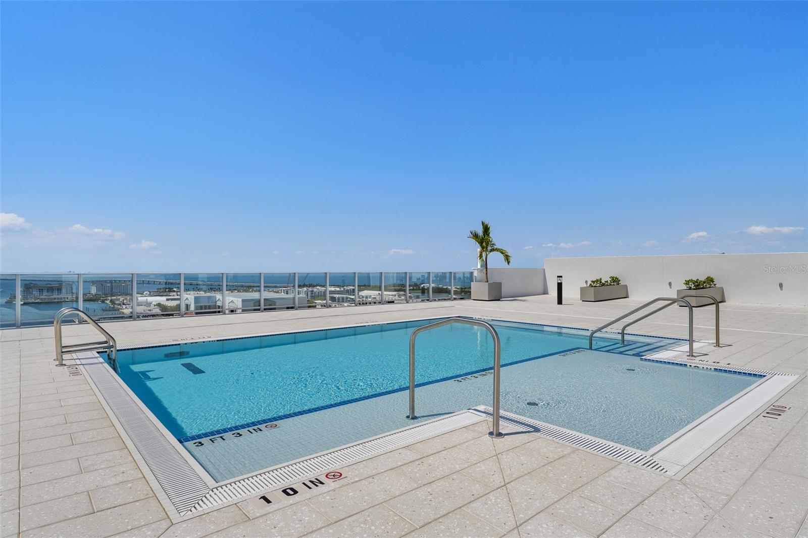 WESTSHORE YACHT CLUB, AQUA TOWER - Residential