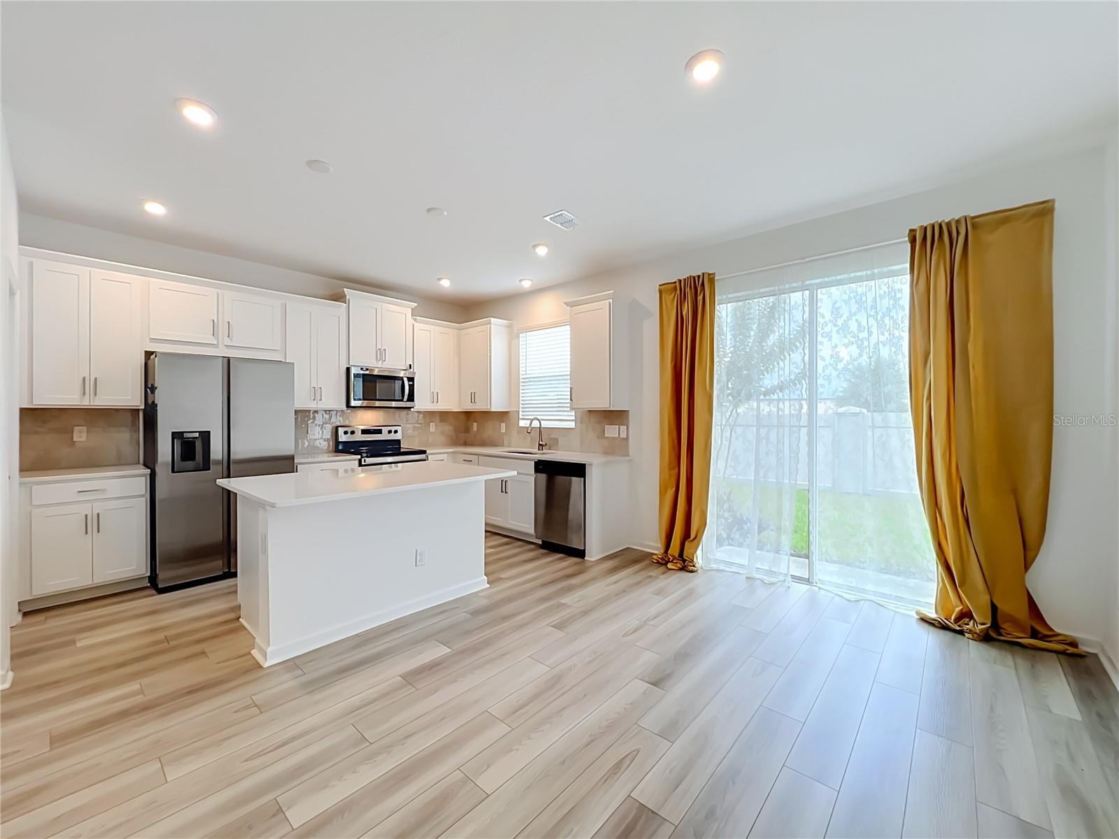 SPRING ISLE PALMS - Residential