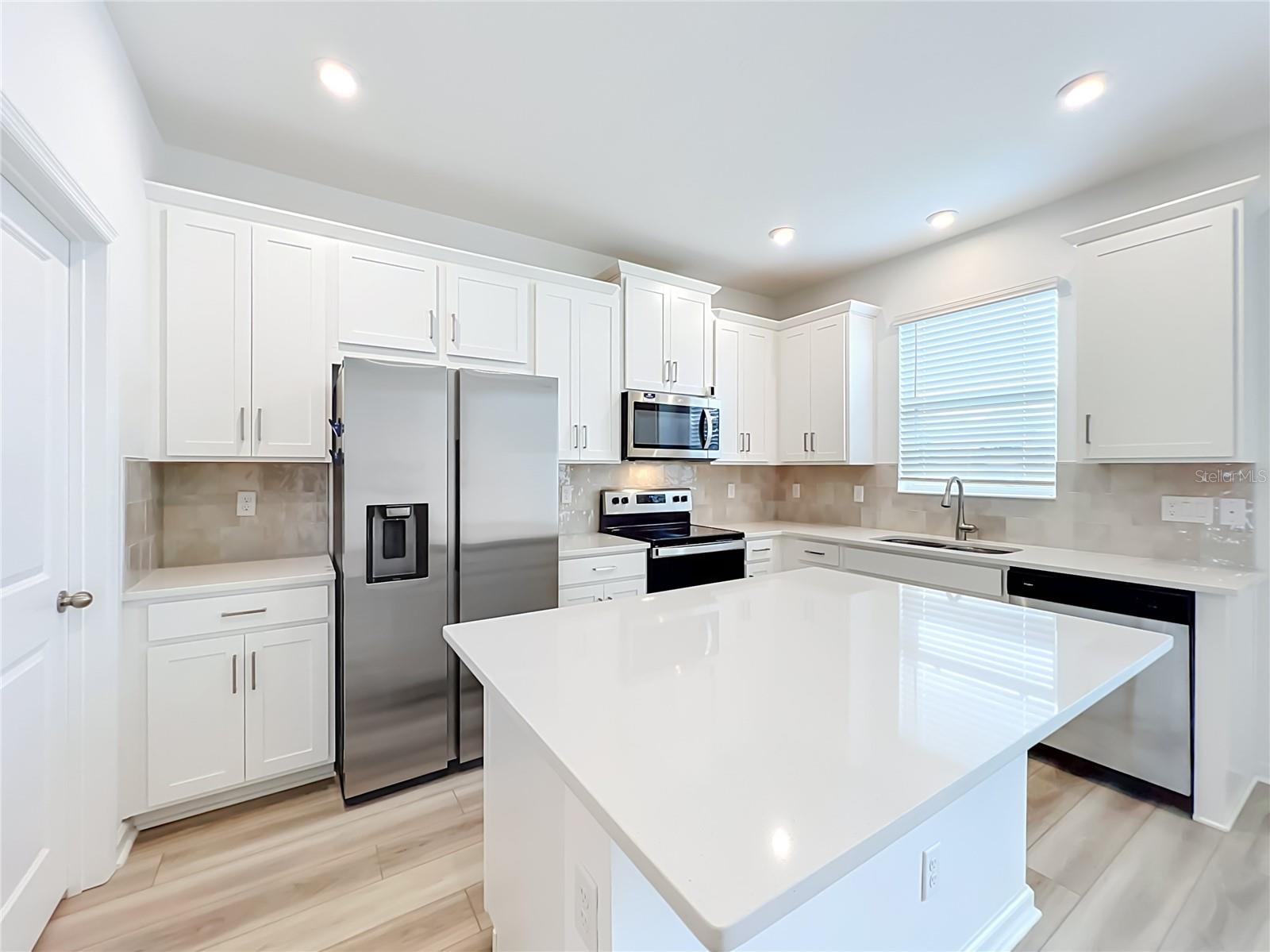 SPRING ISLE PALMS - Residential