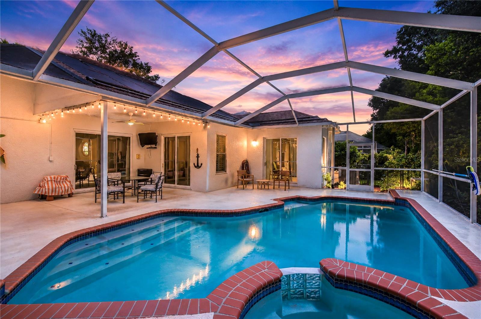 RIVER HILLS COUNTRY CLUB - Residential