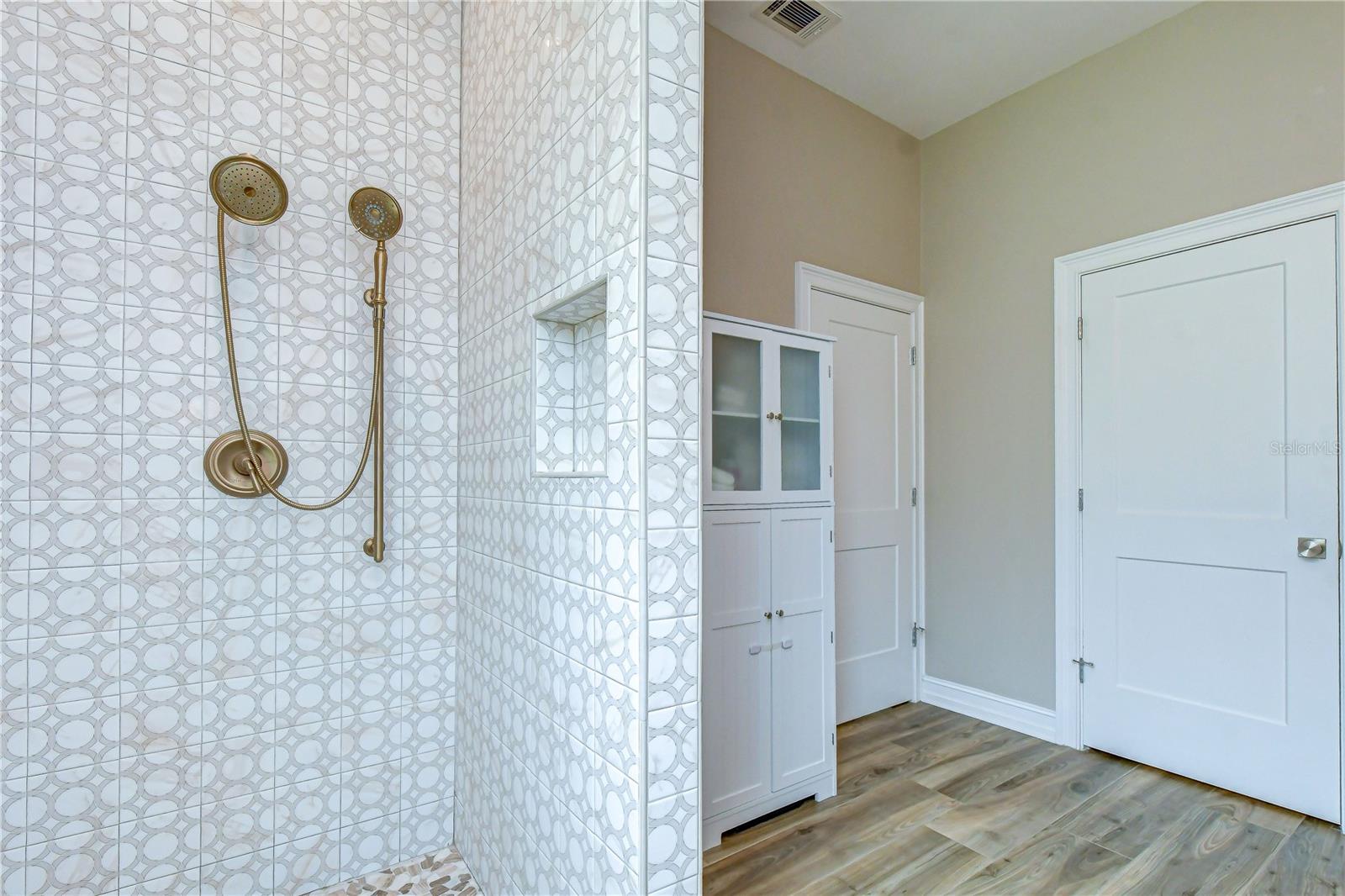 RIVER HILLS COUNTRY CLUB - Residential