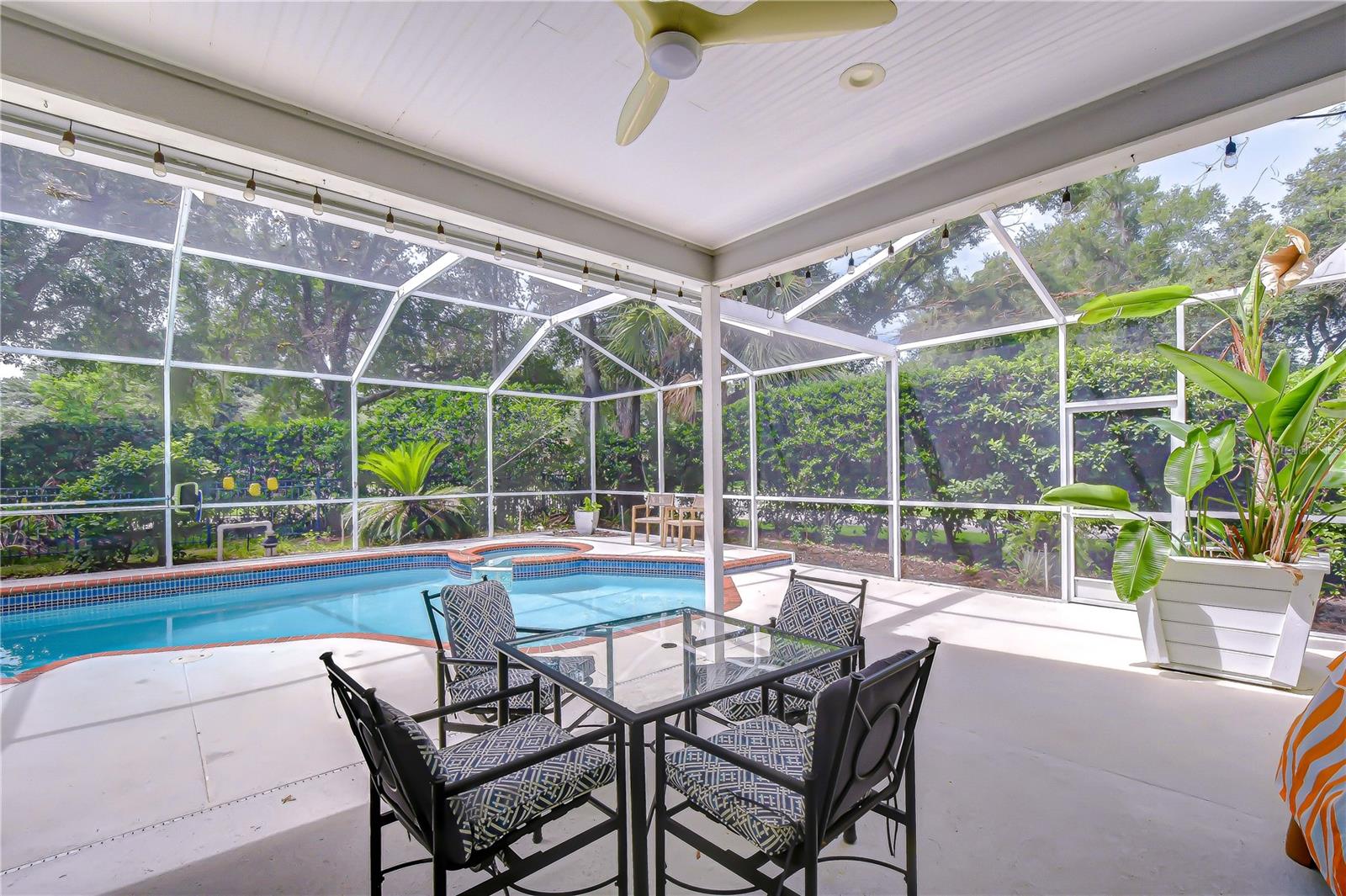 RIVER HILLS COUNTRY CLUB - Residential