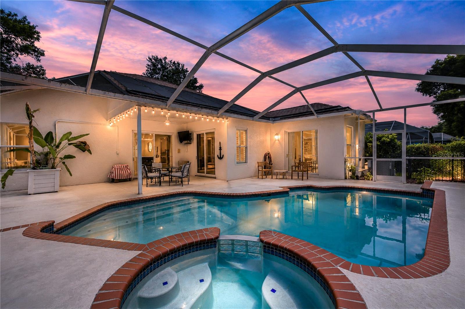 RIVER HILLS COUNTRY CLUB - Residential