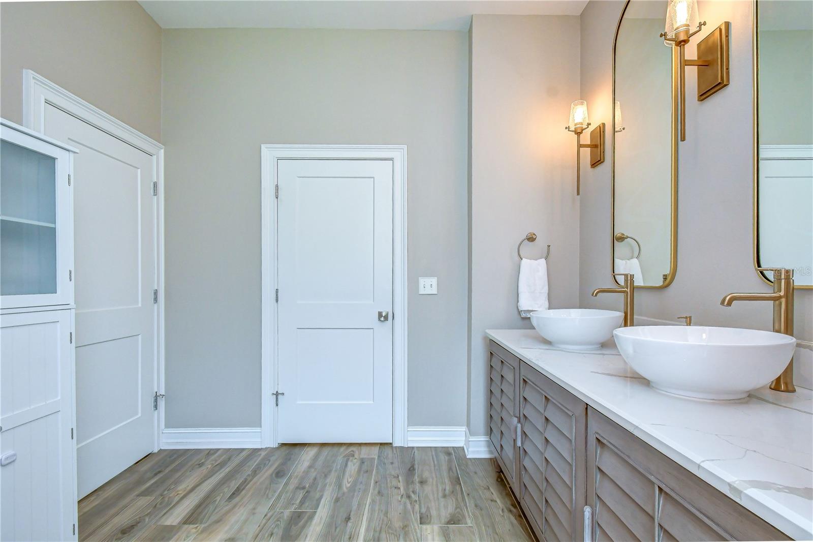 RIVER HILLS COUNTRY CLUB - Residential