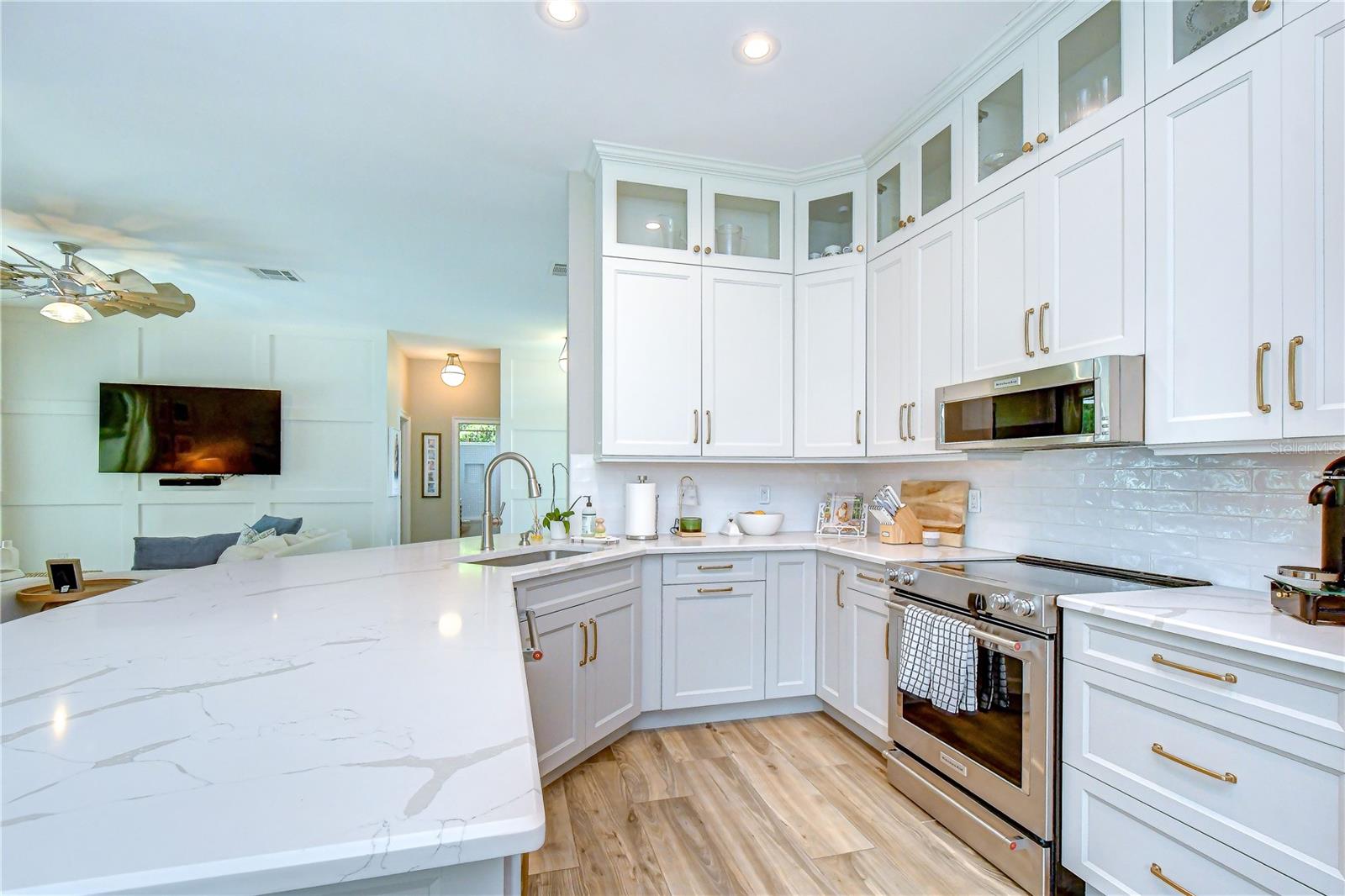 RIVER HILLS COUNTRY CLUB - Residential