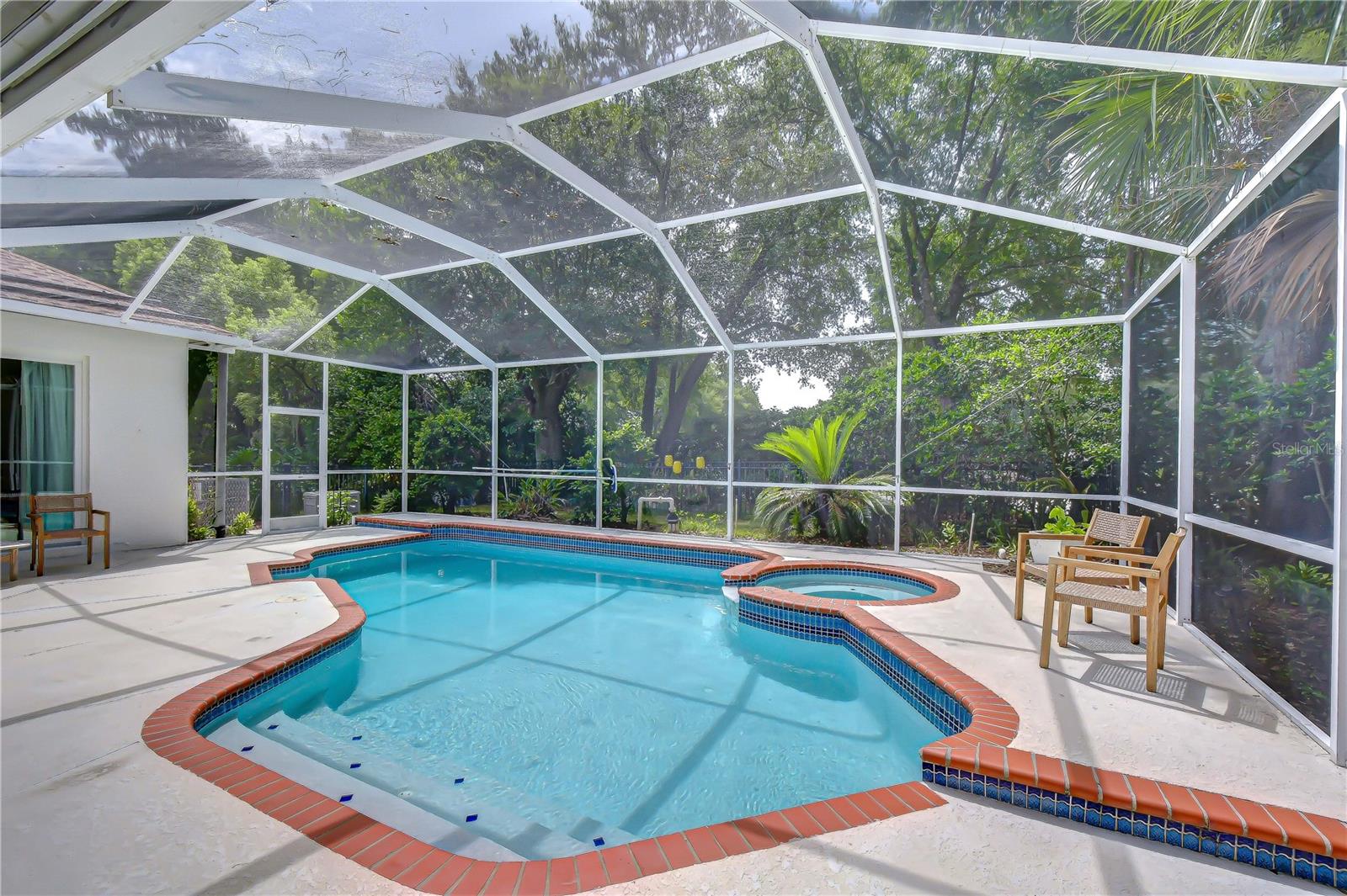 RIVER HILLS COUNTRY CLUB - Residential