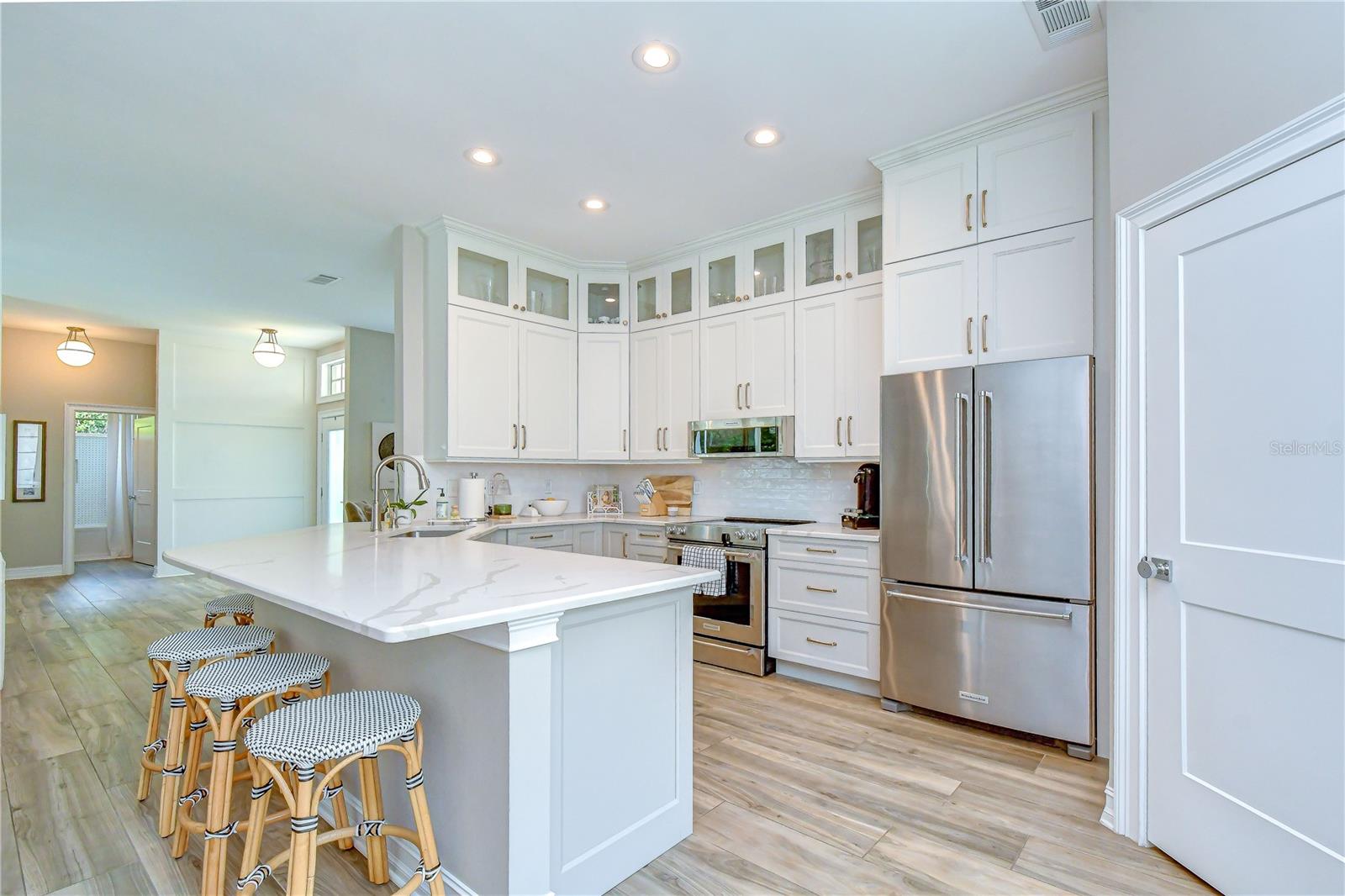 RIVER HILLS COUNTRY CLUB - Residential
