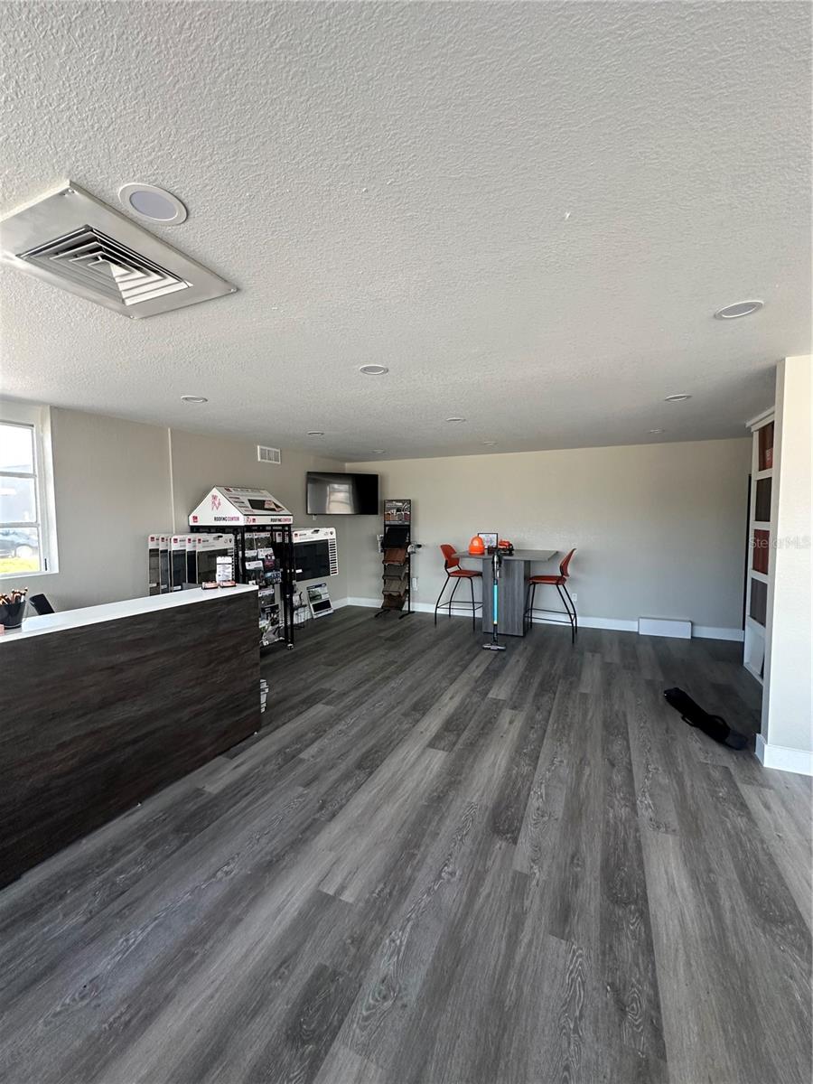SOUTH VENICE UN 4 - Commercial Lease