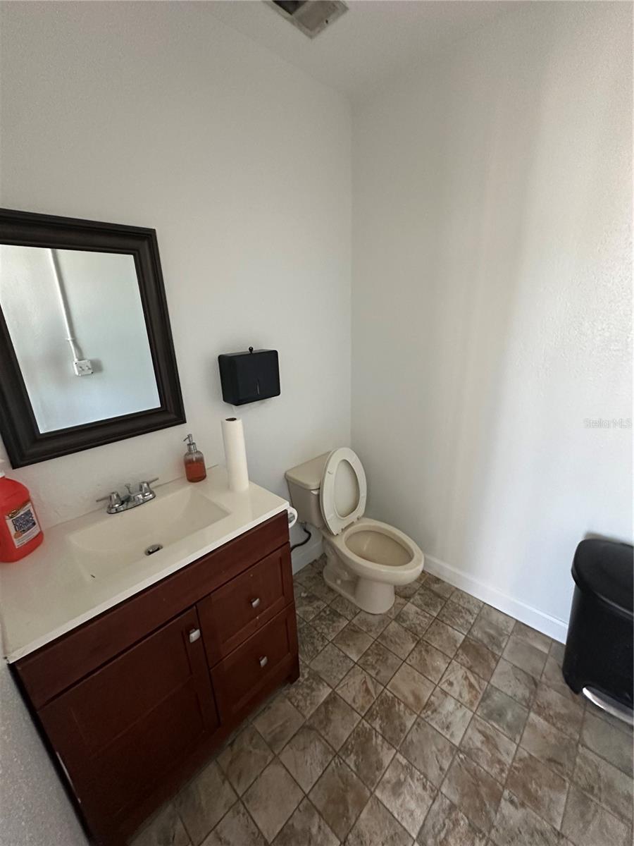 SOUTH VENICE UN 4 - Commercial Lease