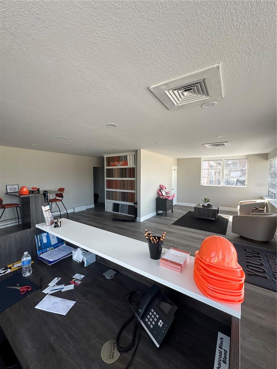 SOUTH VENICE UN 4 - Commercial Lease