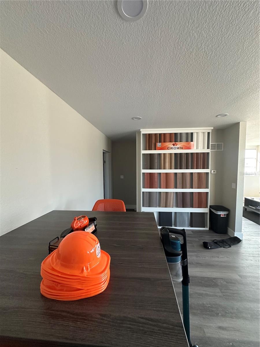 SOUTH VENICE UN 4 - Commercial Lease