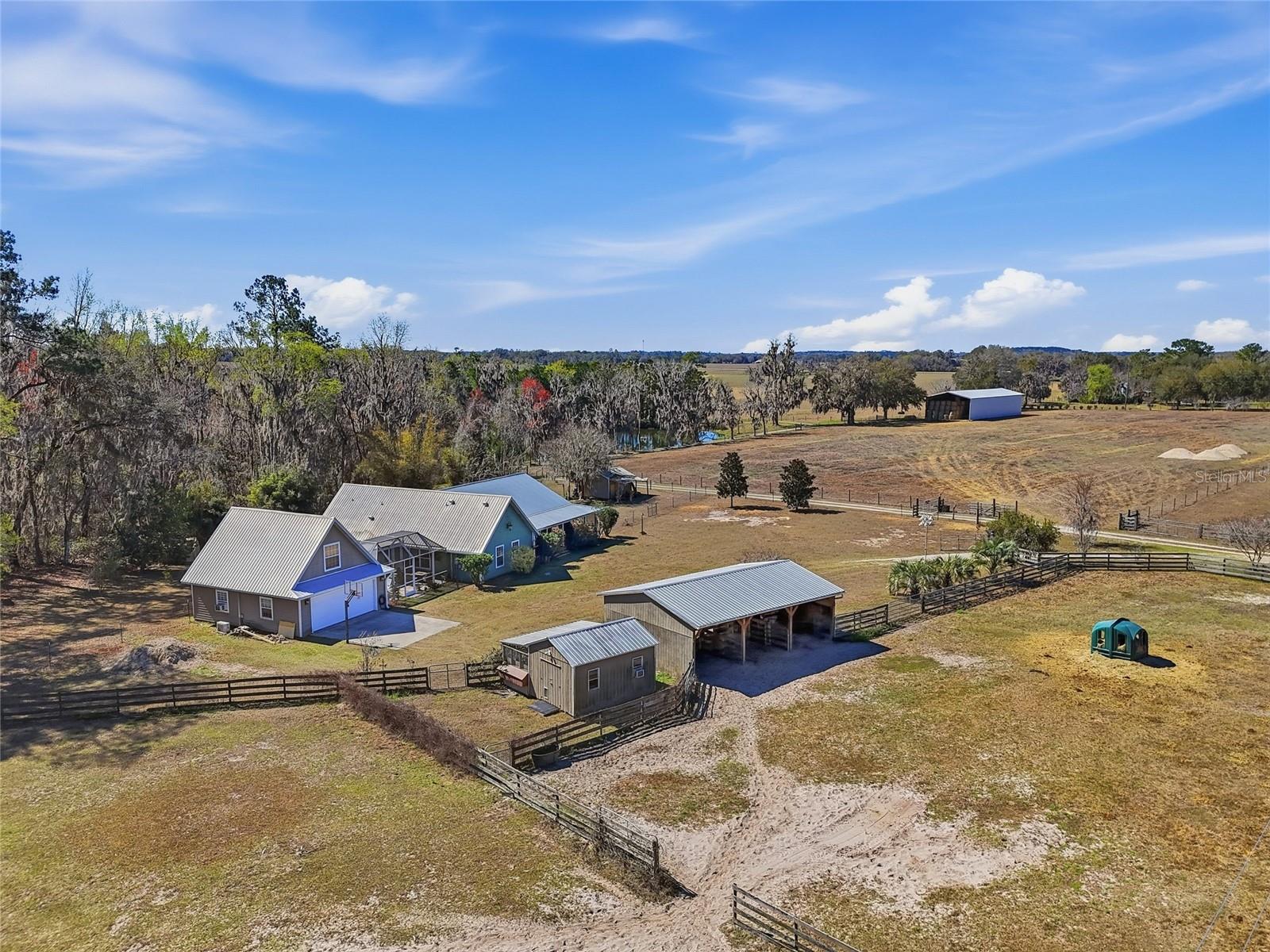 ROLLING HILLS - Residential