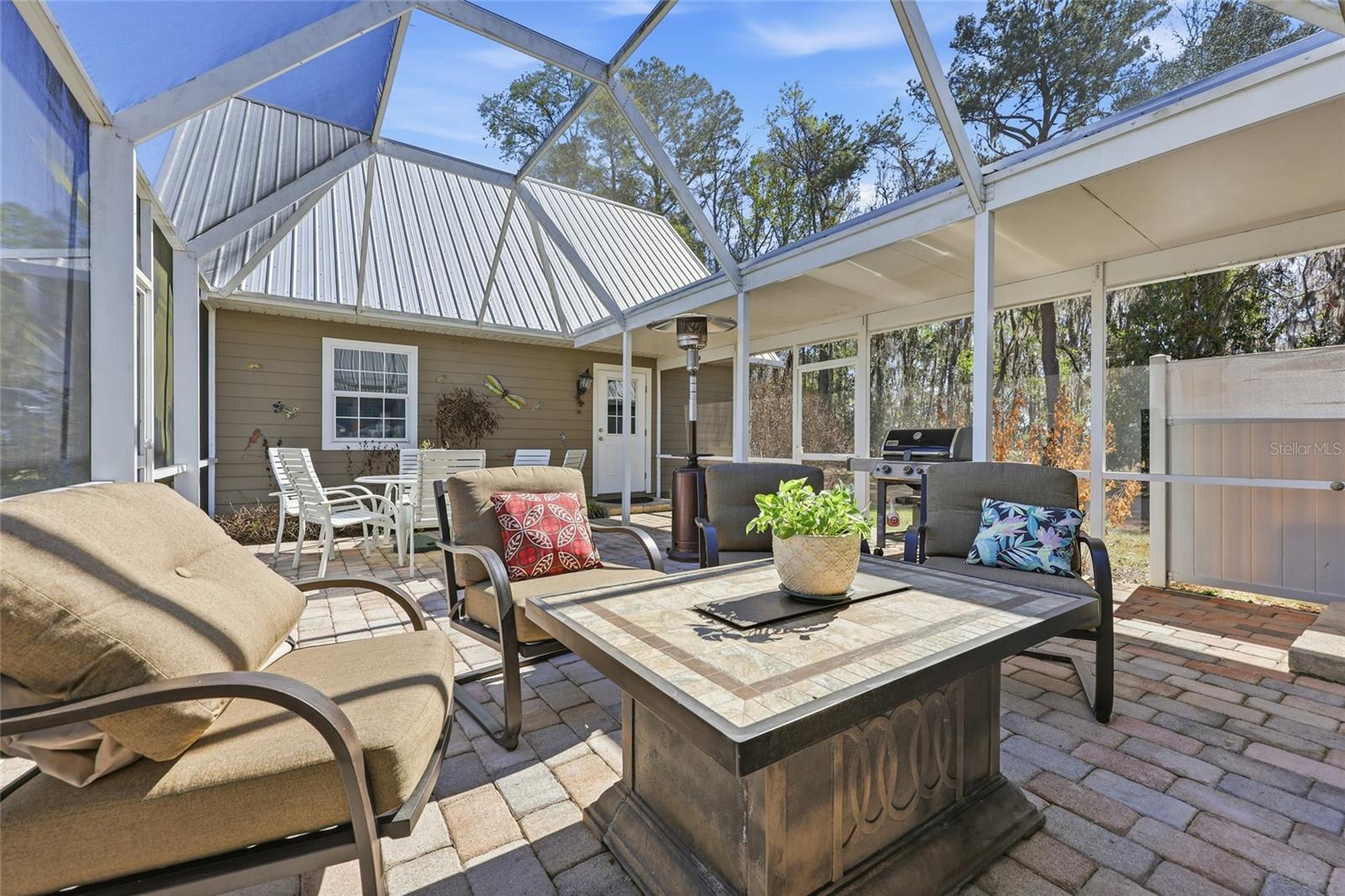 ROLLING HILLS - Residential