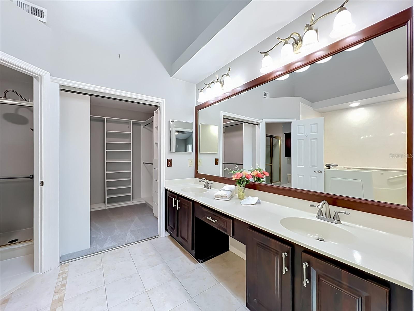RACQUET CLUB VILLAS AT HEATHROW 1 - Residential