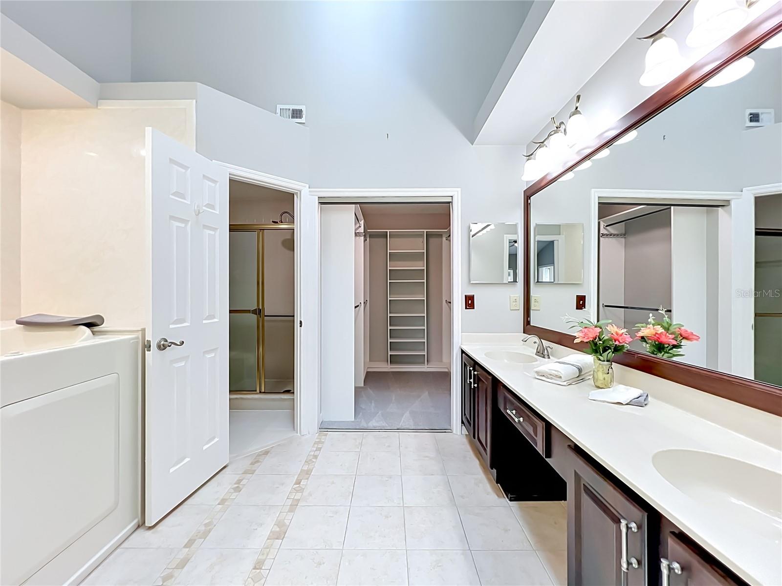 RACQUET CLUB VILLAS AT HEATHROW 1 - Residential