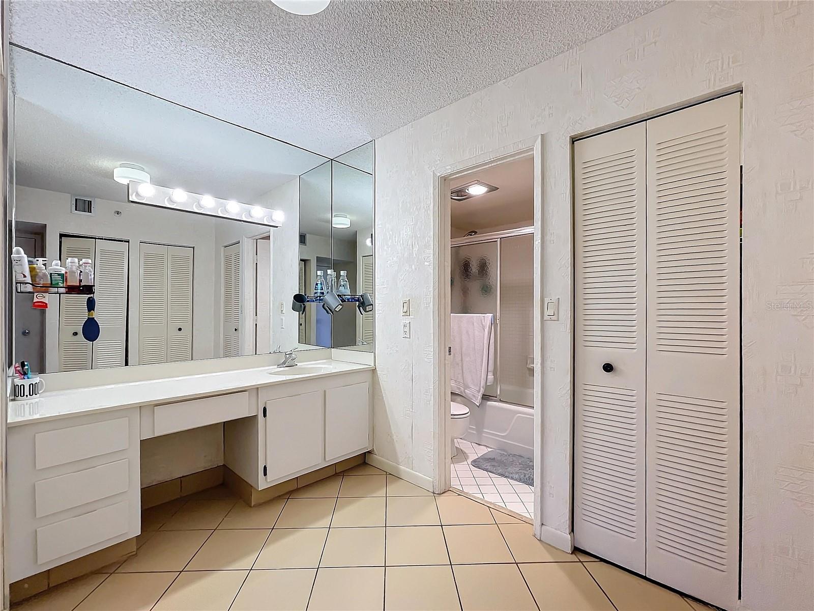 DELVISTA TOWERS CONDO - Residential