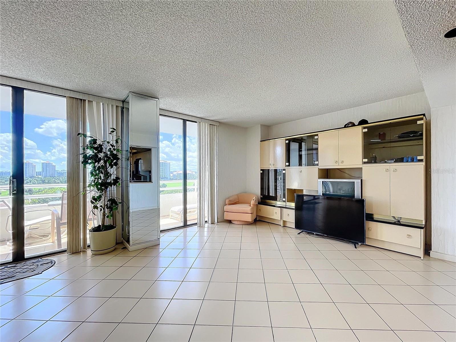 DELVISTA TOWERS CONDO - Residential