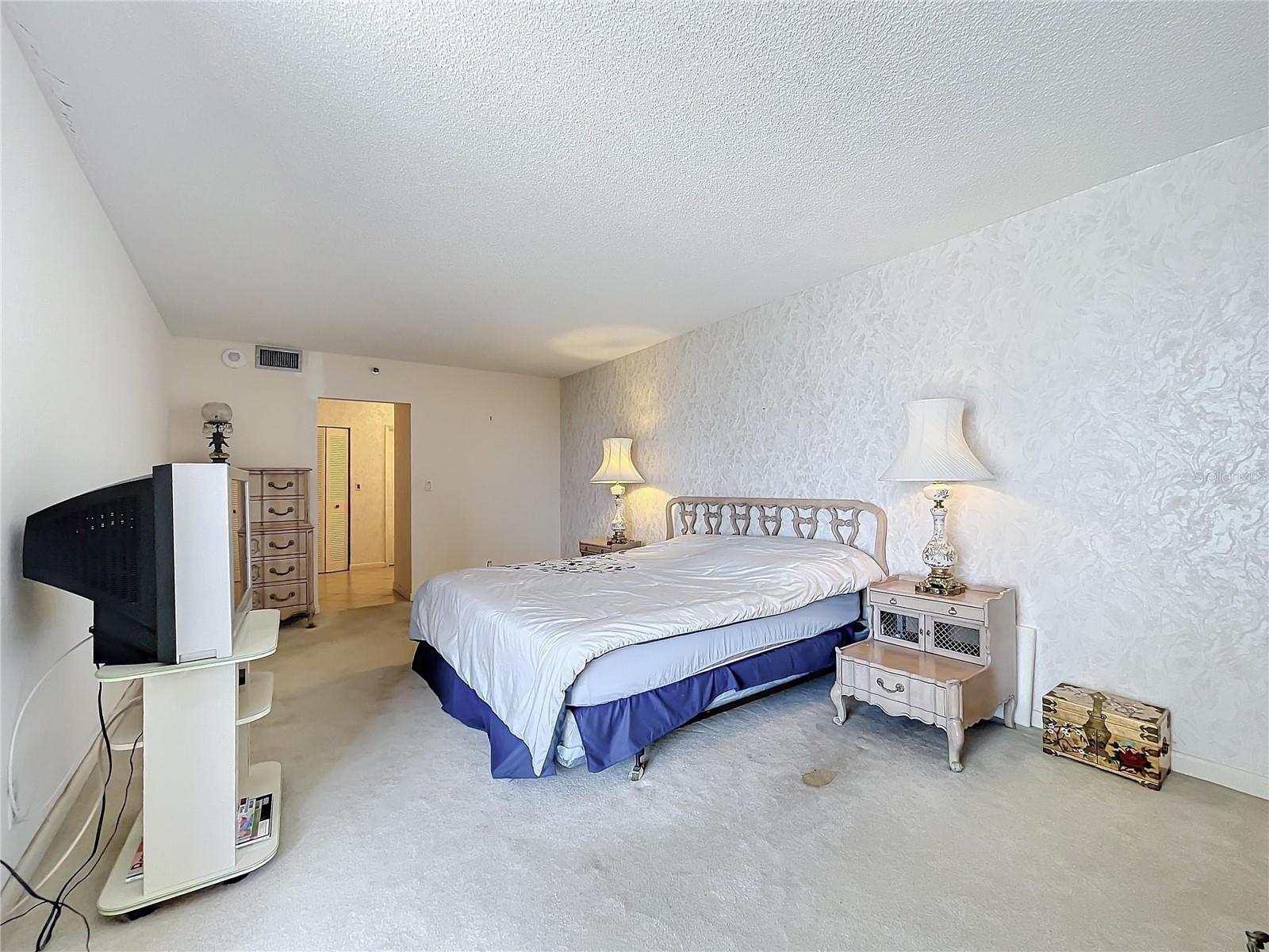 DELVISTA TOWERS CONDO - Residential