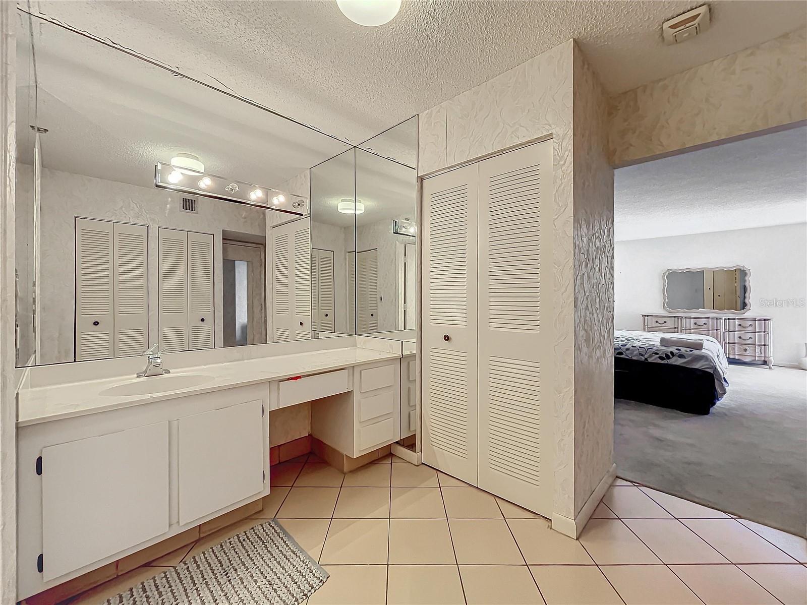 DELVISTA TOWERS CONDO - Residential