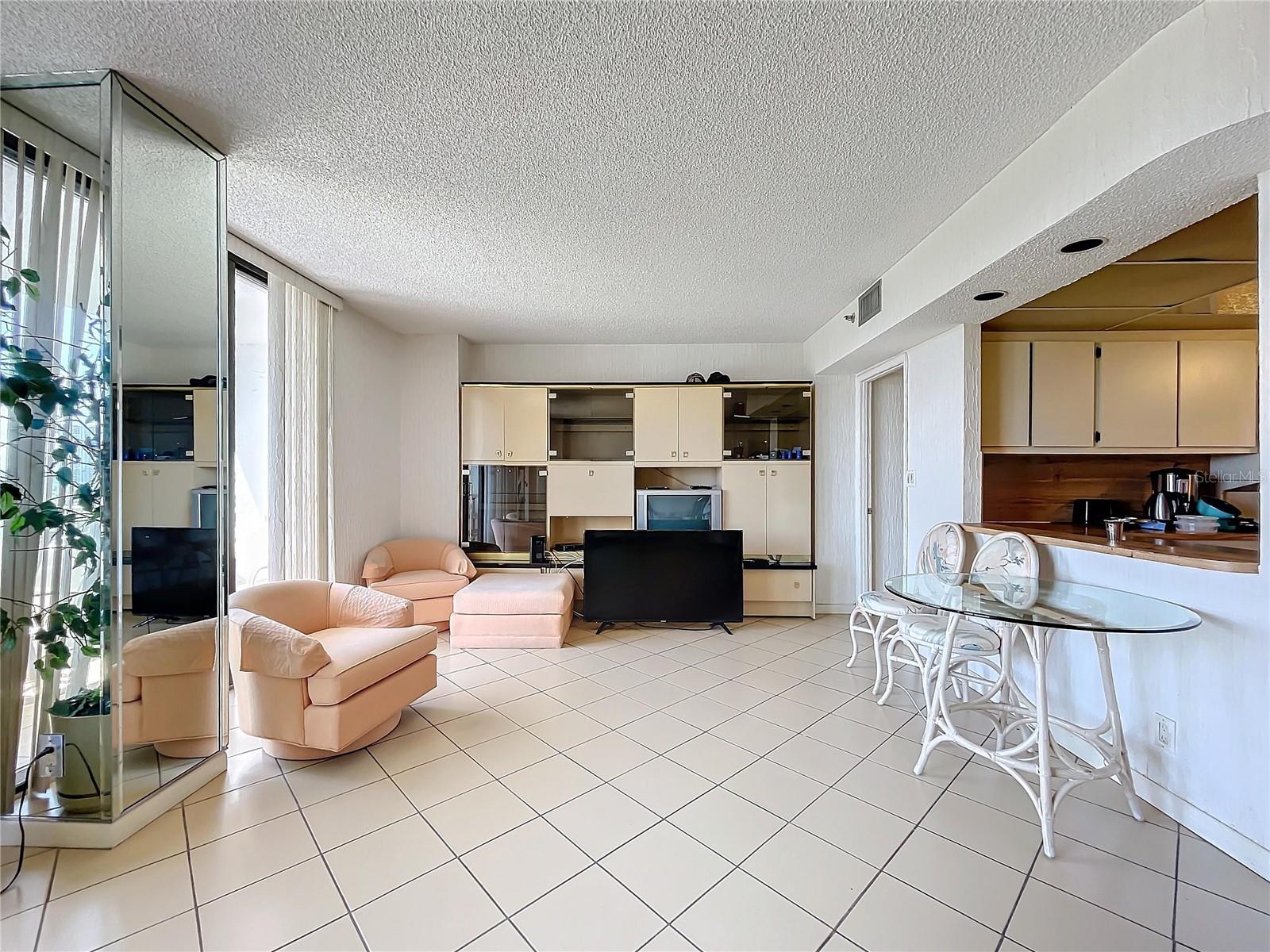 DELVISTA TOWERS CONDO - Residential