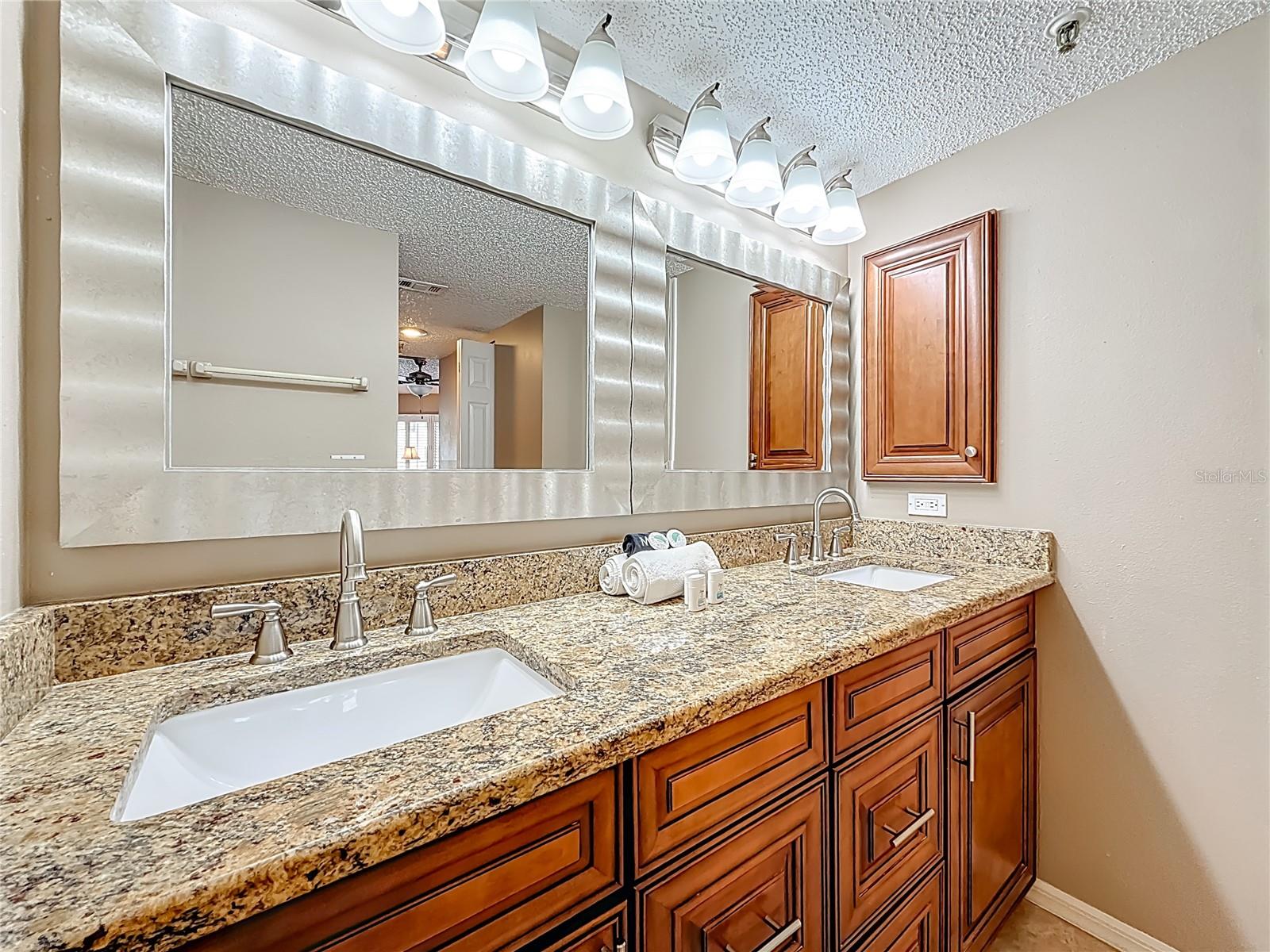 BEACH COTTAGE CONDO - Residential