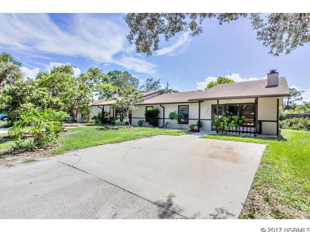 Newly Renovated Duplex with tremendous earning potential for an Investor or excellent opportunity for owner to live on one side and rent the other!!! Just steps from newly updated Public Park! Each unit is a spacious 2 bedroom and 2 full bath. Large open plan! Mostly new Appliances. Inside laundry, storage area, and small workshop on one side. MOVE IN READY to RENT and/or LIVE!!!