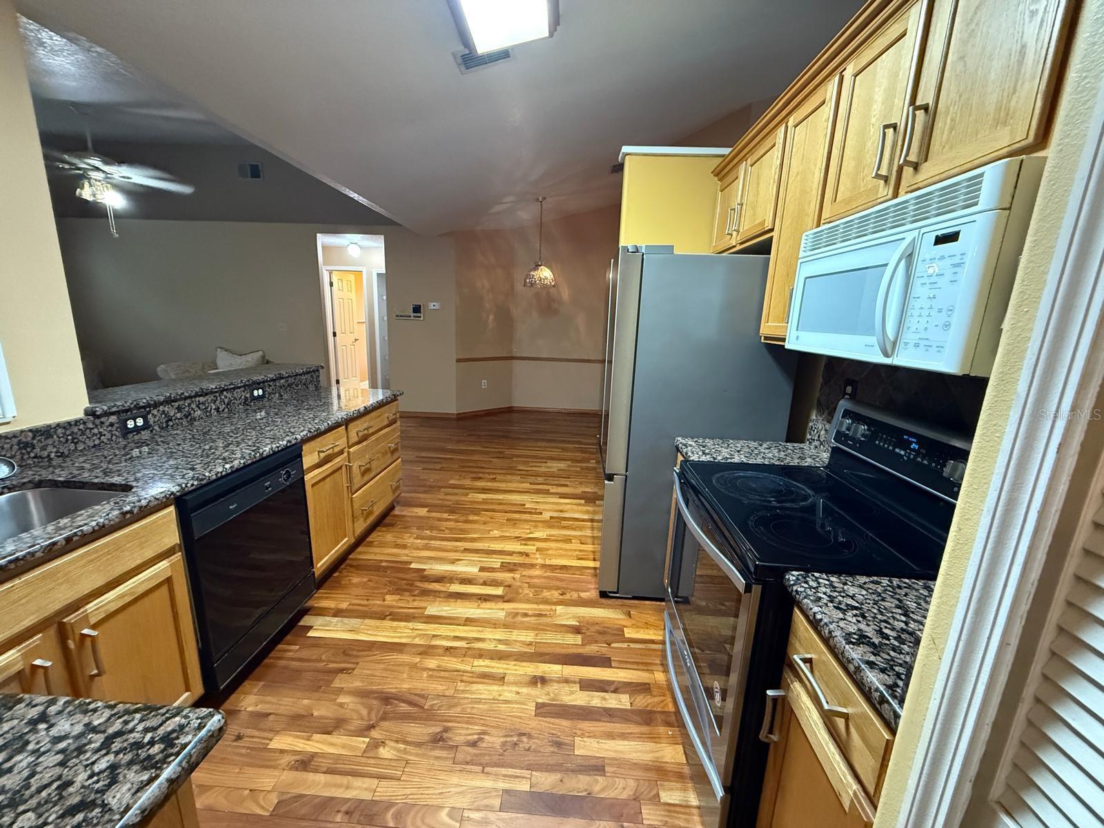 MORELAND ESTATES PH 3 - Residential Lease