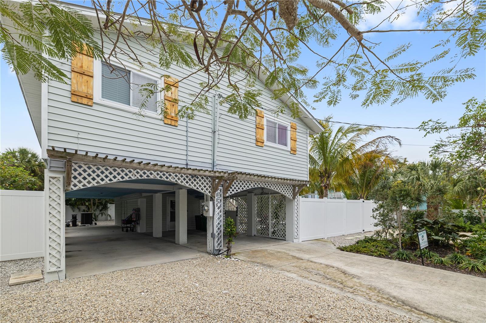 LUANA ISLES - Residential