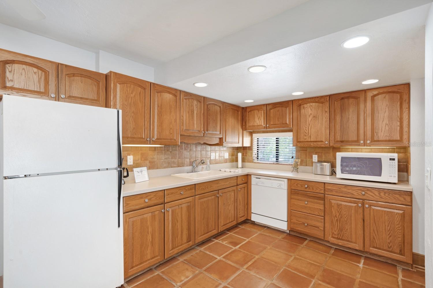 BAY OAKS - Residential