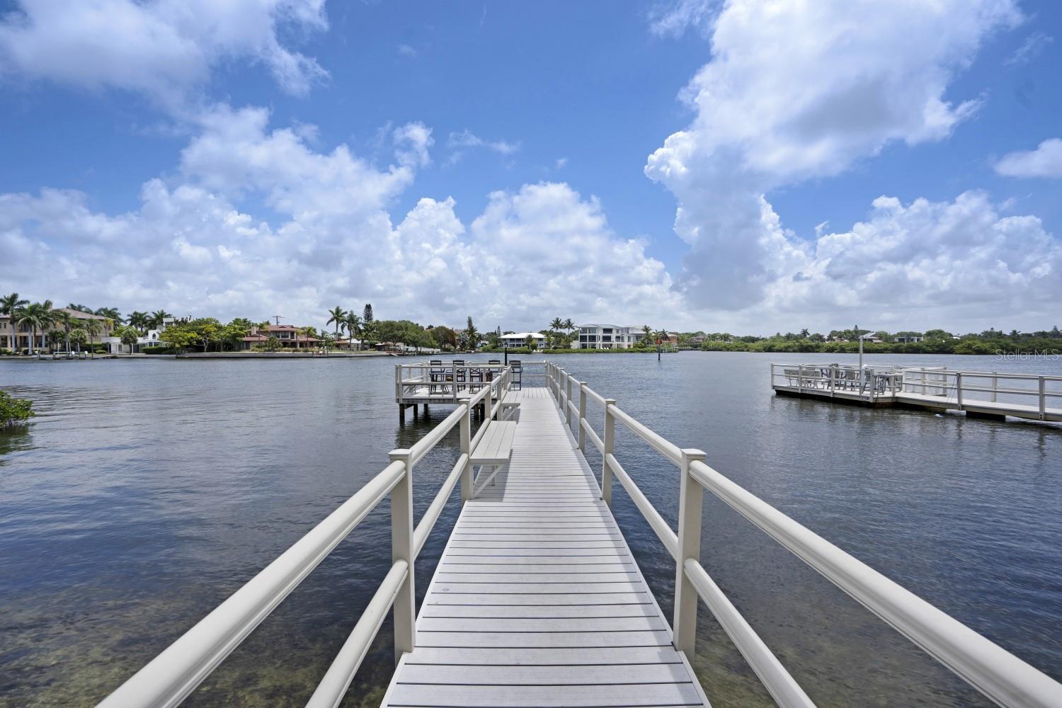 BAY OAKS - Residential