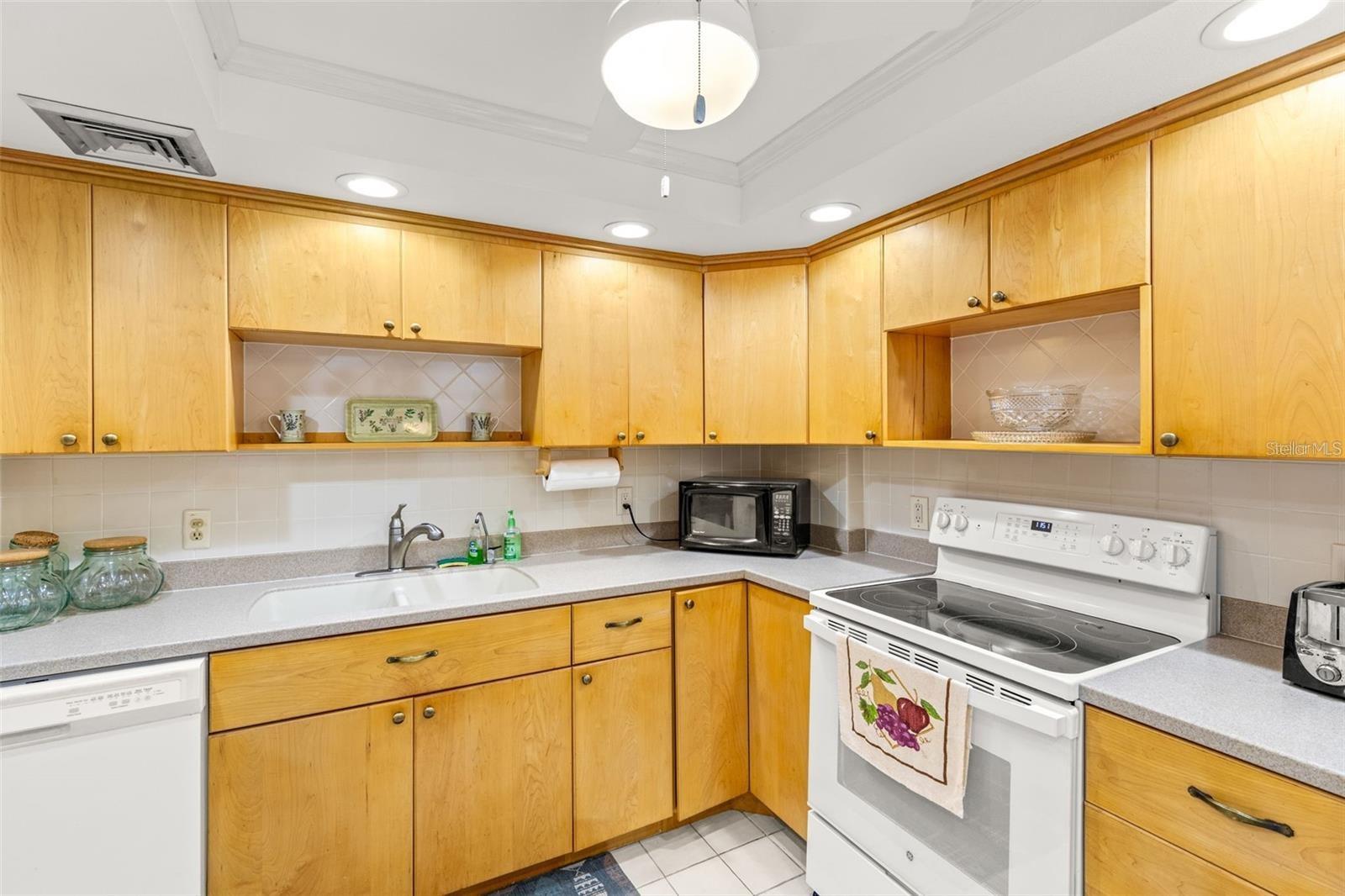 KEY CAPRI CONDO - Residential