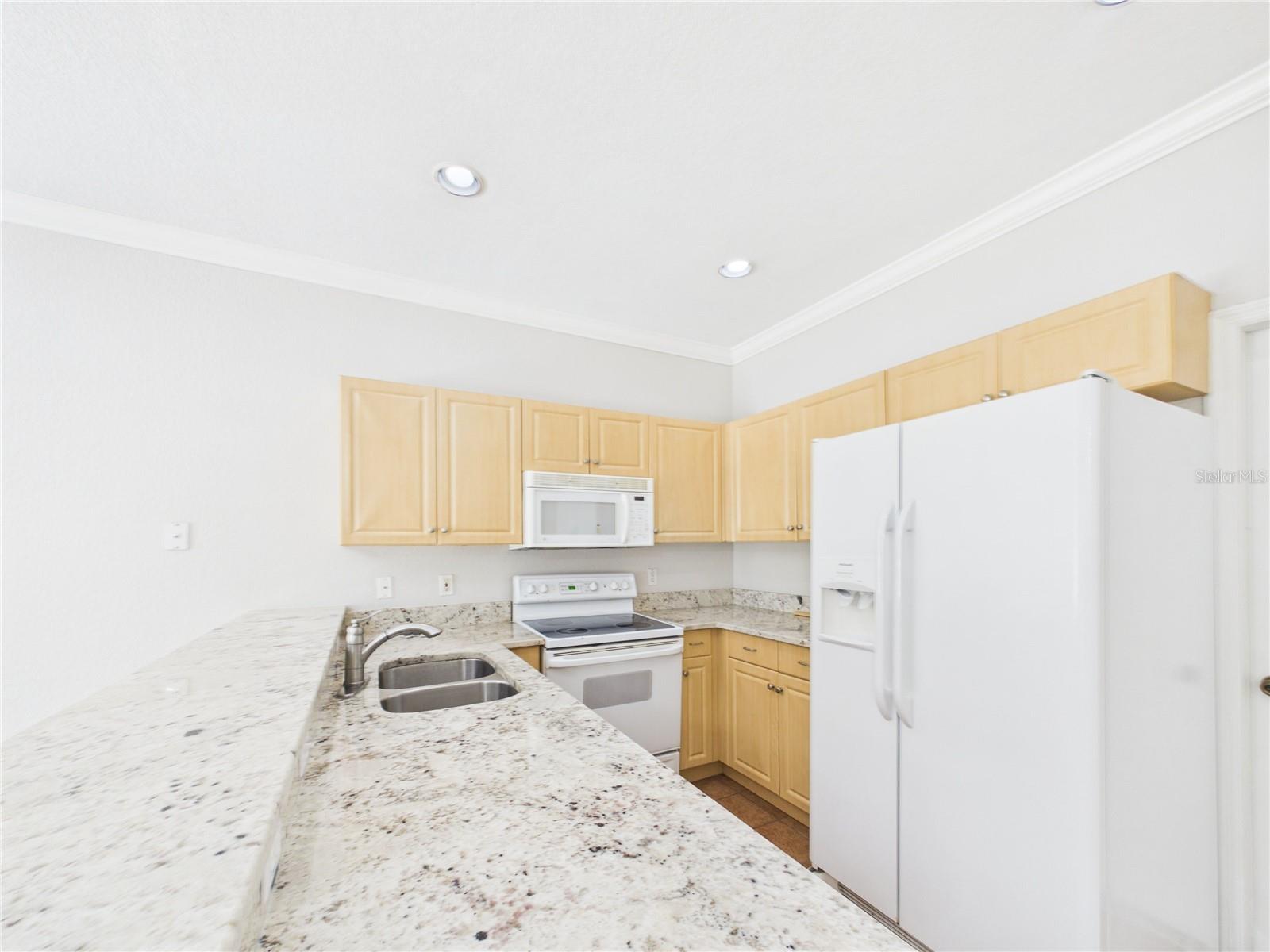 EMERALD POINTE TWNHMS AT TA - Residential Lease