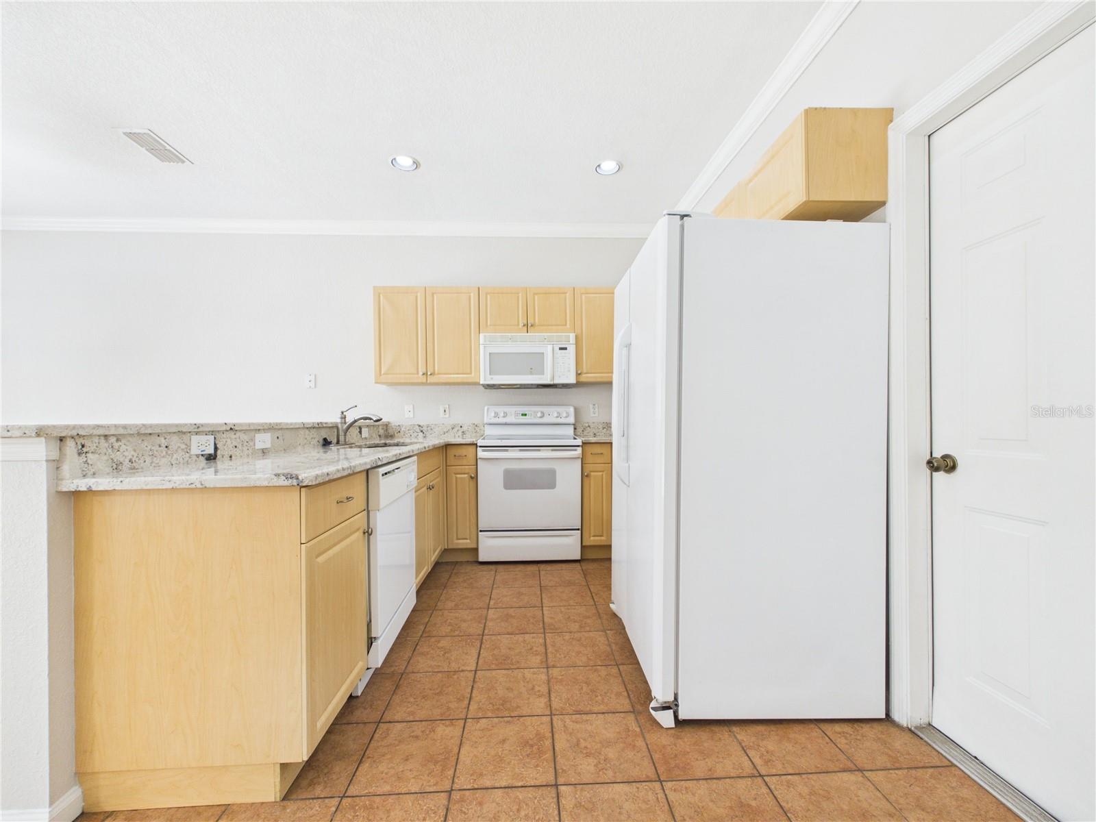 EMERALD POINTE TWNHMS AT TA - Residential Lease