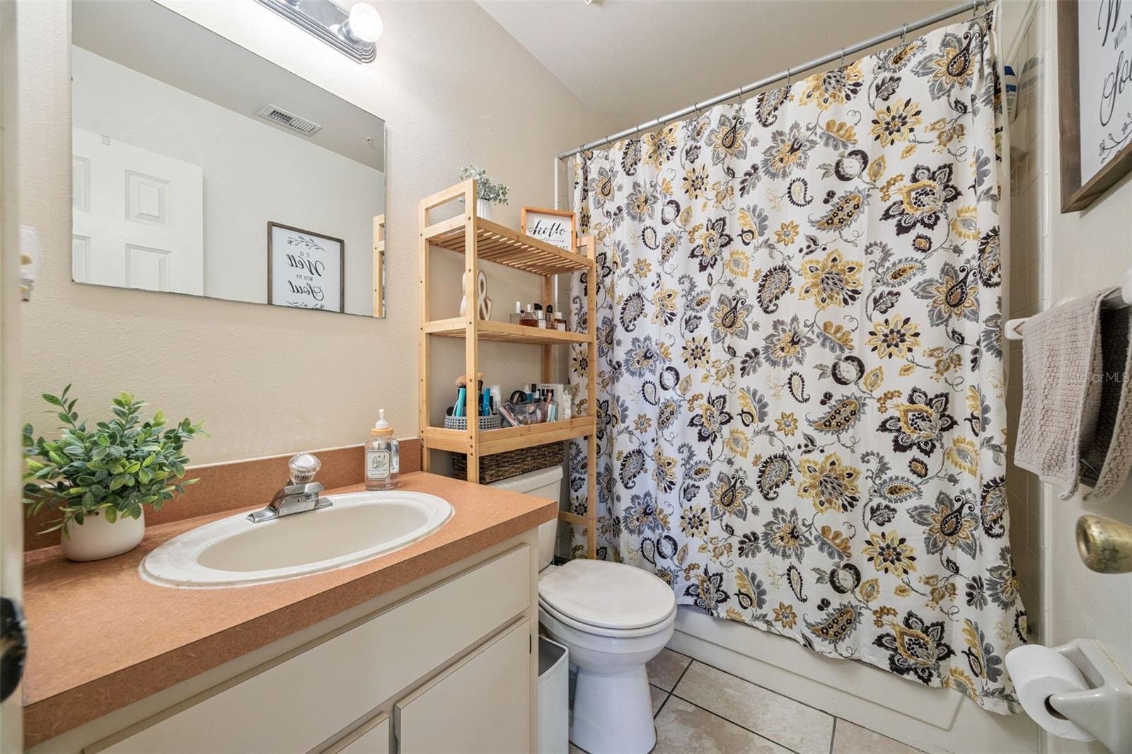 TWIN OAKS - Residential Income