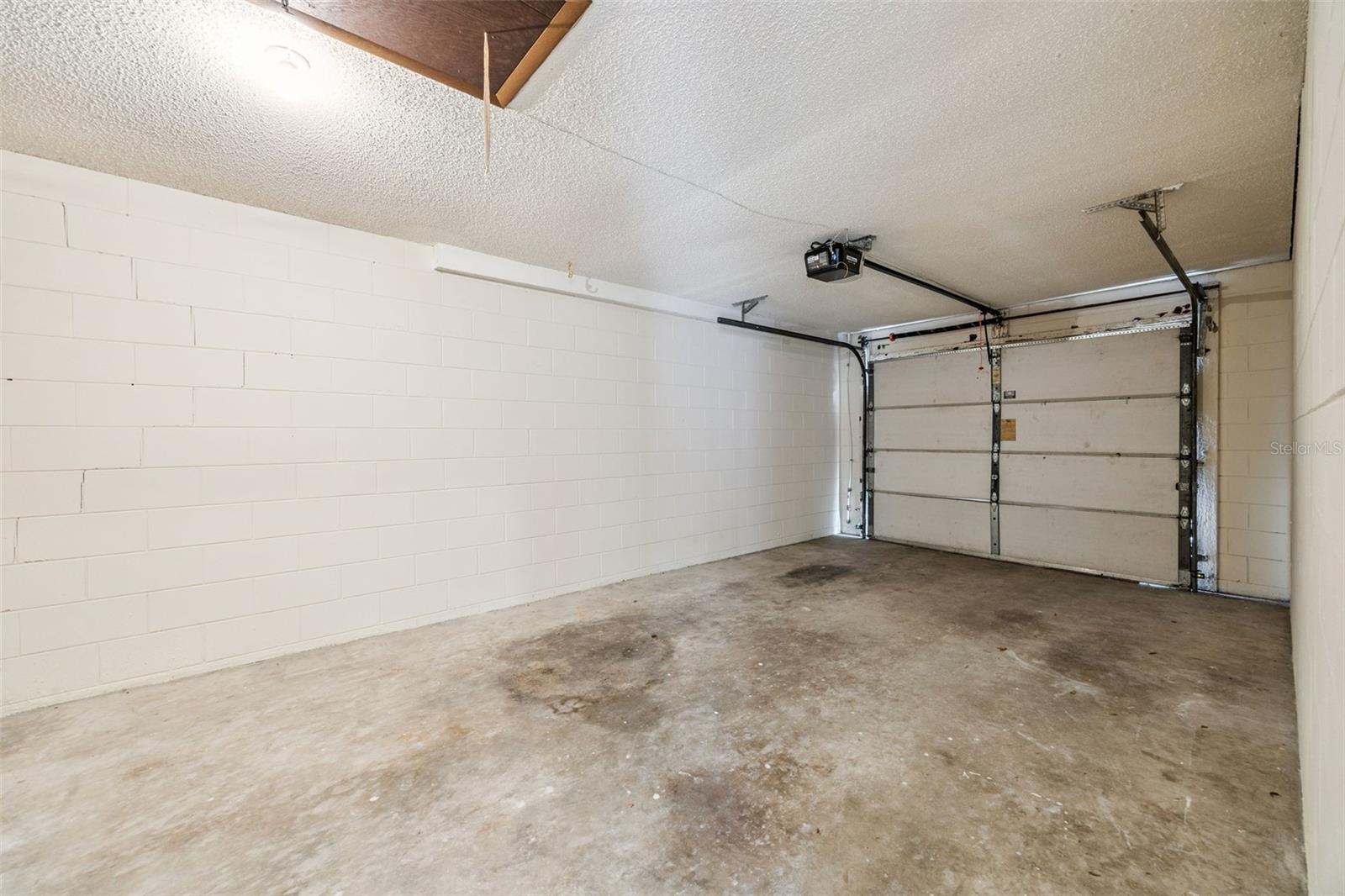 TWIN OAKS - Residential Income