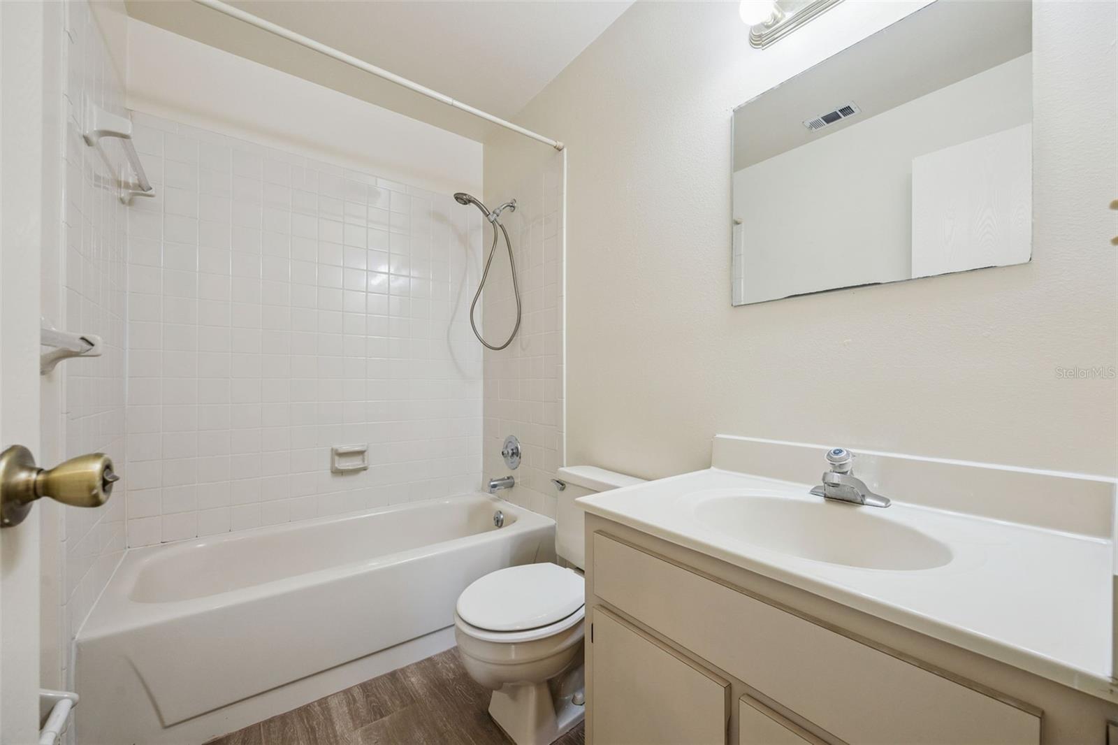 TWIN OAKS - Residential Income