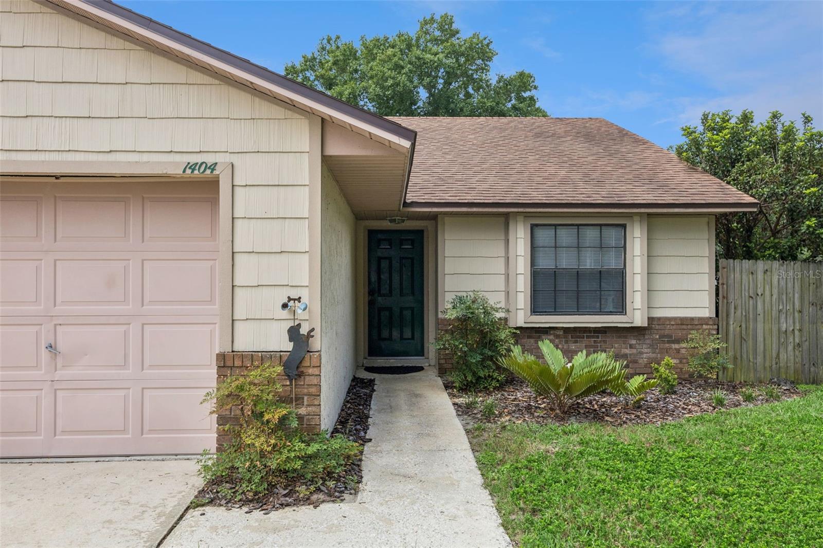 TWIN OAKS - Residential Income