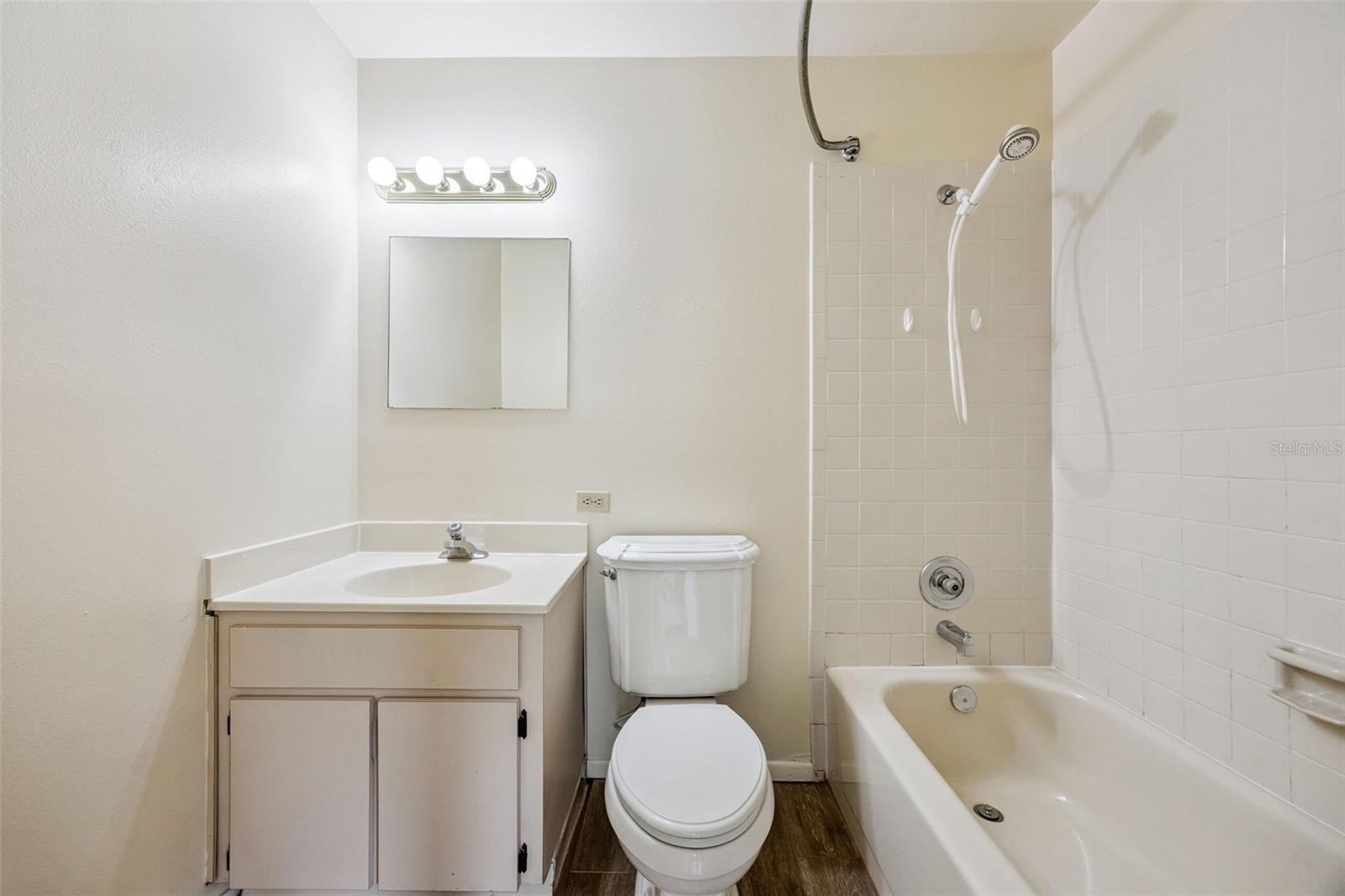 TWIN OAKS - Residential Income