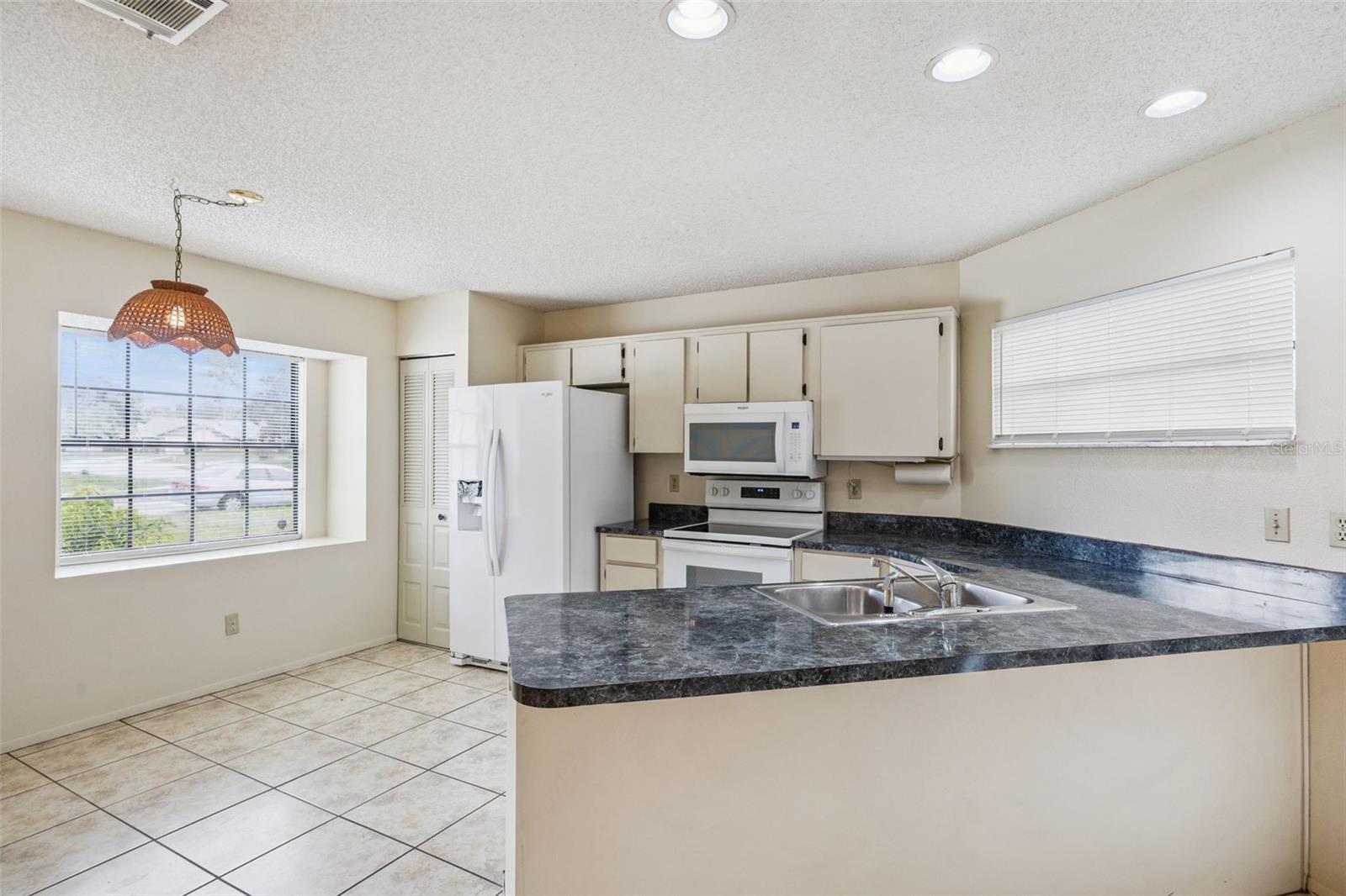 TWIN OAKS - Residential Income