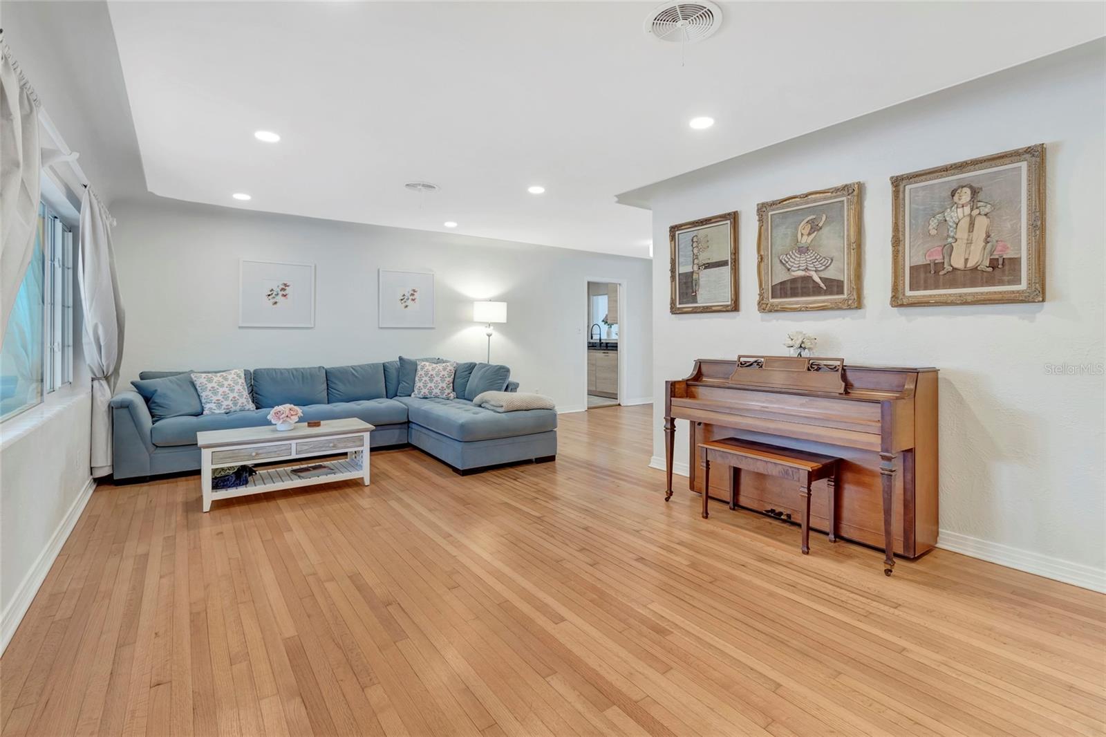 COLONIAL PARK SUB - Residential Lease