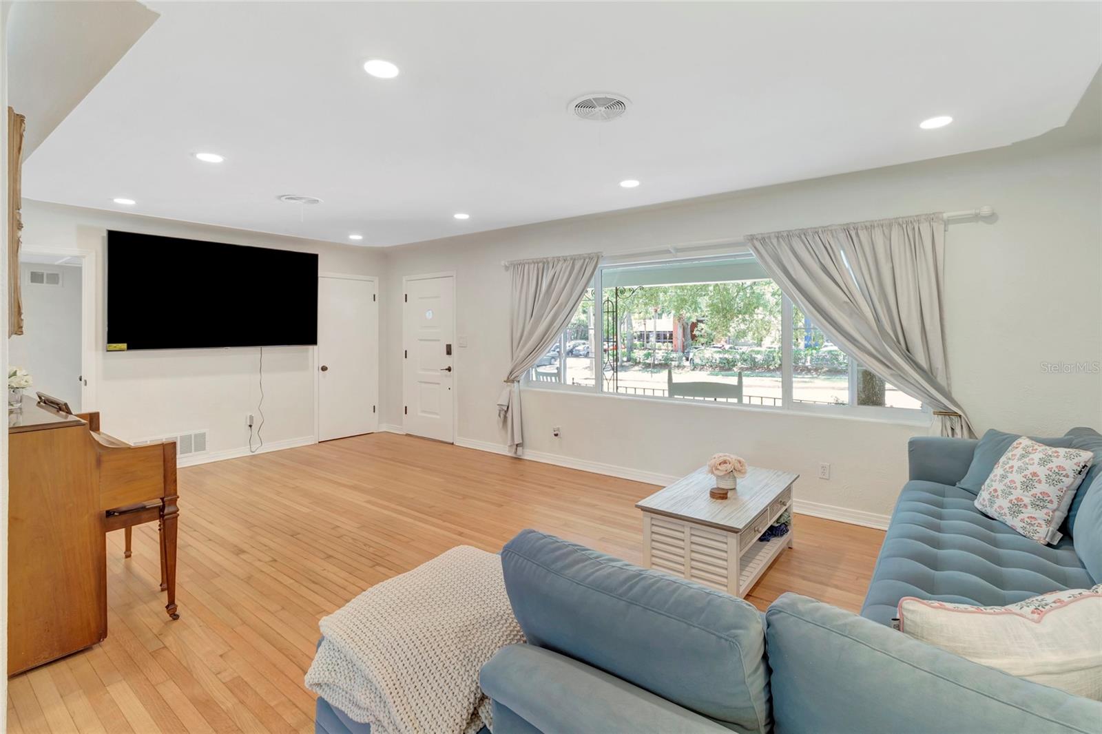 COLONIAL PARK SUB - Residential Lease