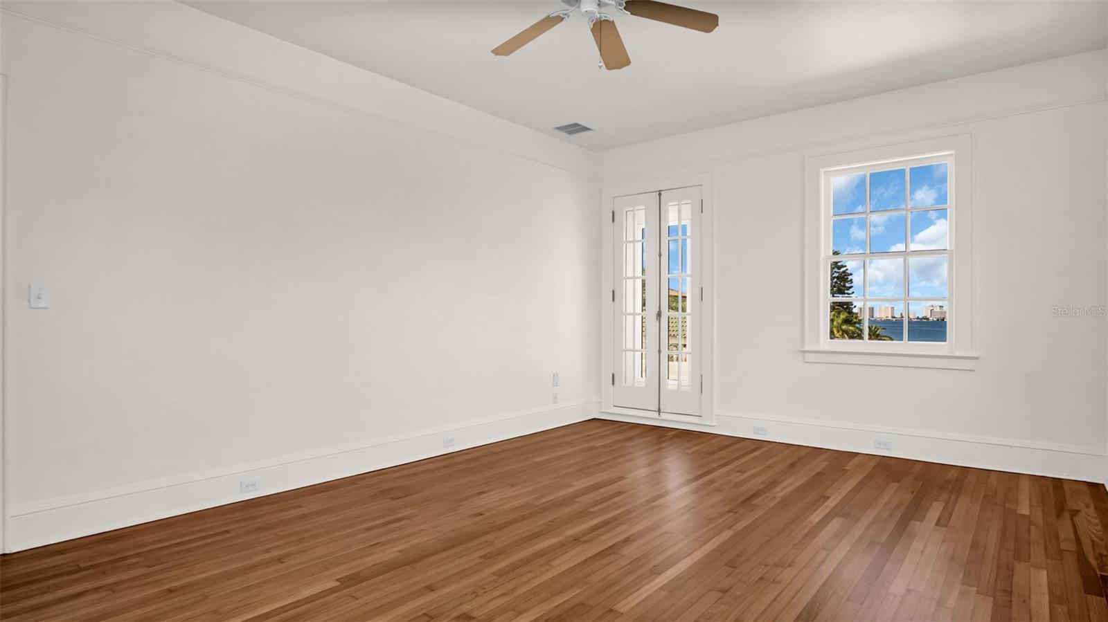 HARBOR OAKS - Residential