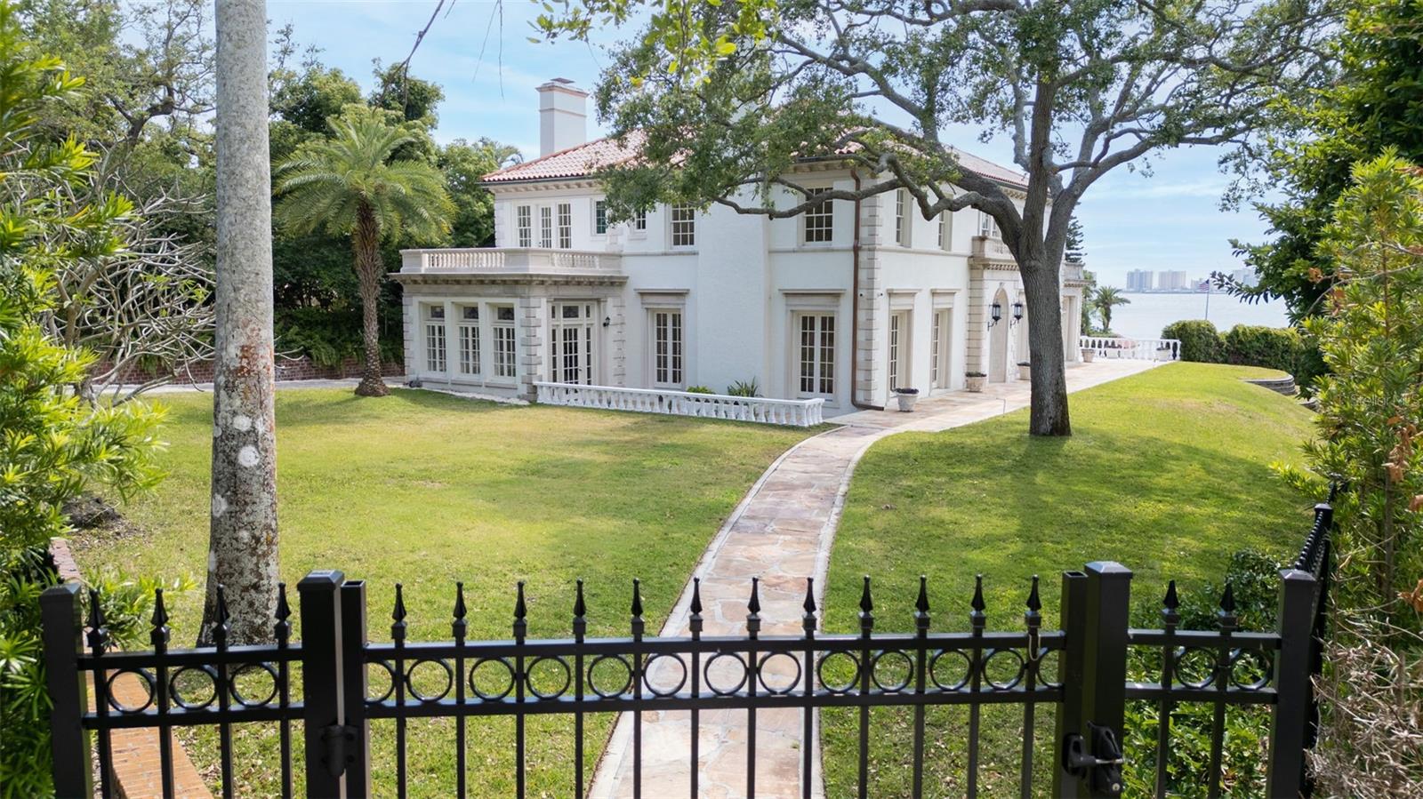 HARBOR OAKS - Residential