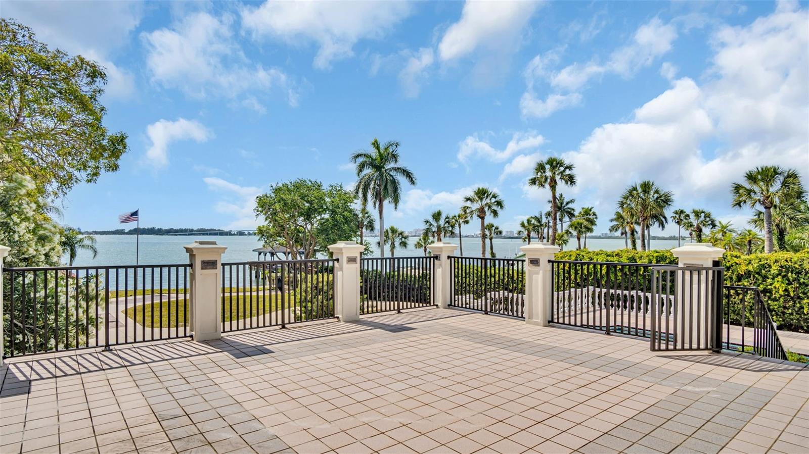 HARBOR OAKS - Residential