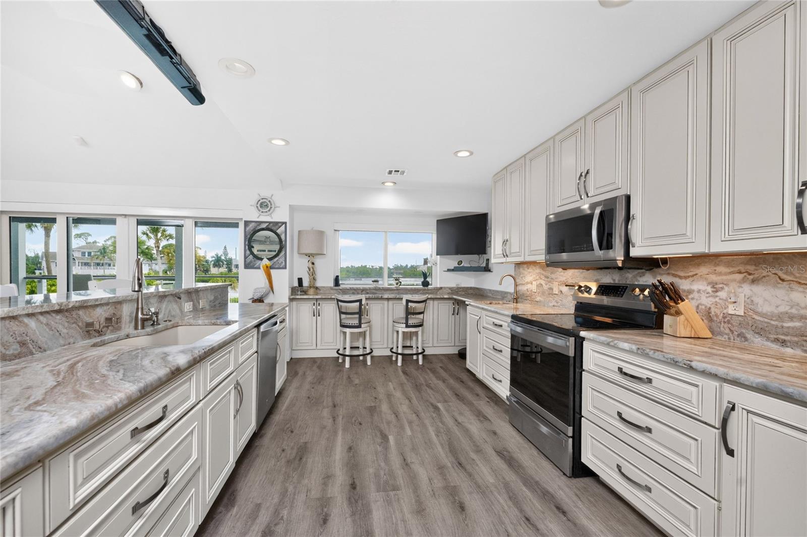 BAY HARBOR ESTATES - Residential